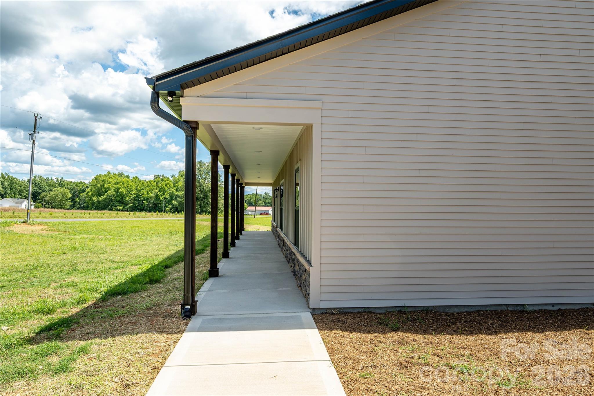 1643 Beamguard Road — Clover