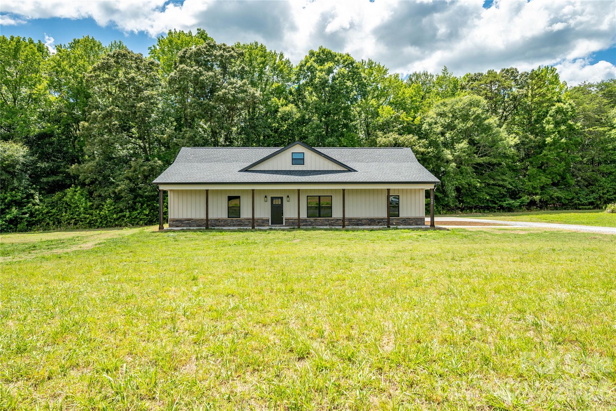 1643 Beamguard Road — Clover