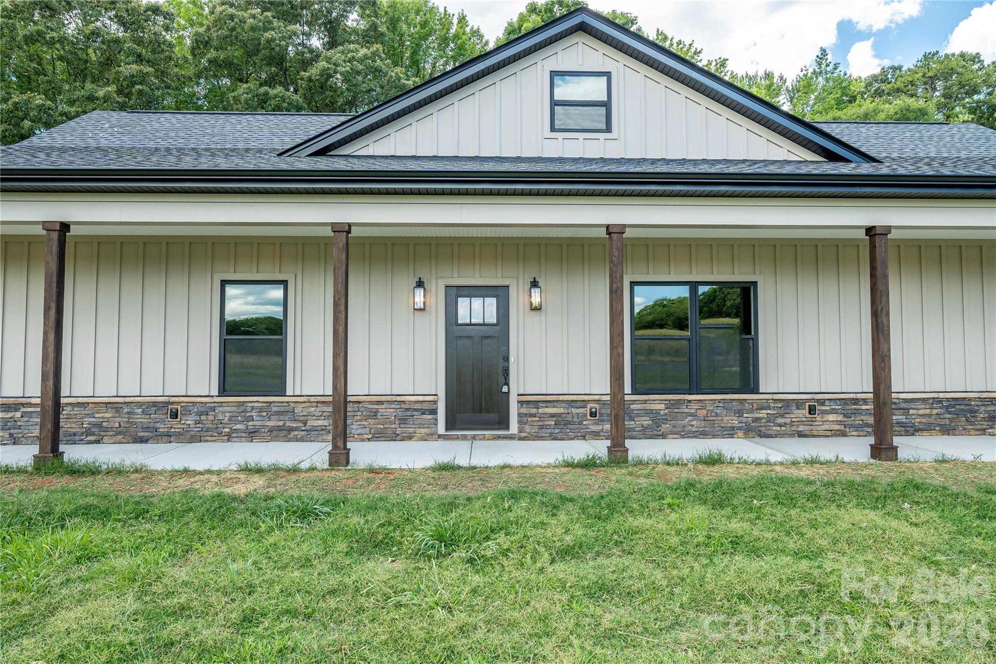1643 Beamguard Road — Clover