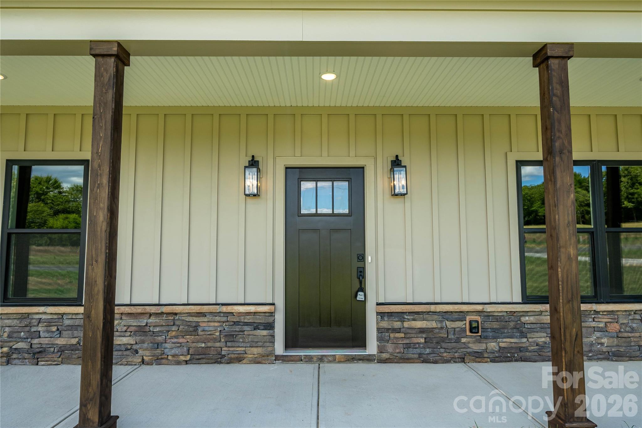 1643 Beamguard Road — Clover