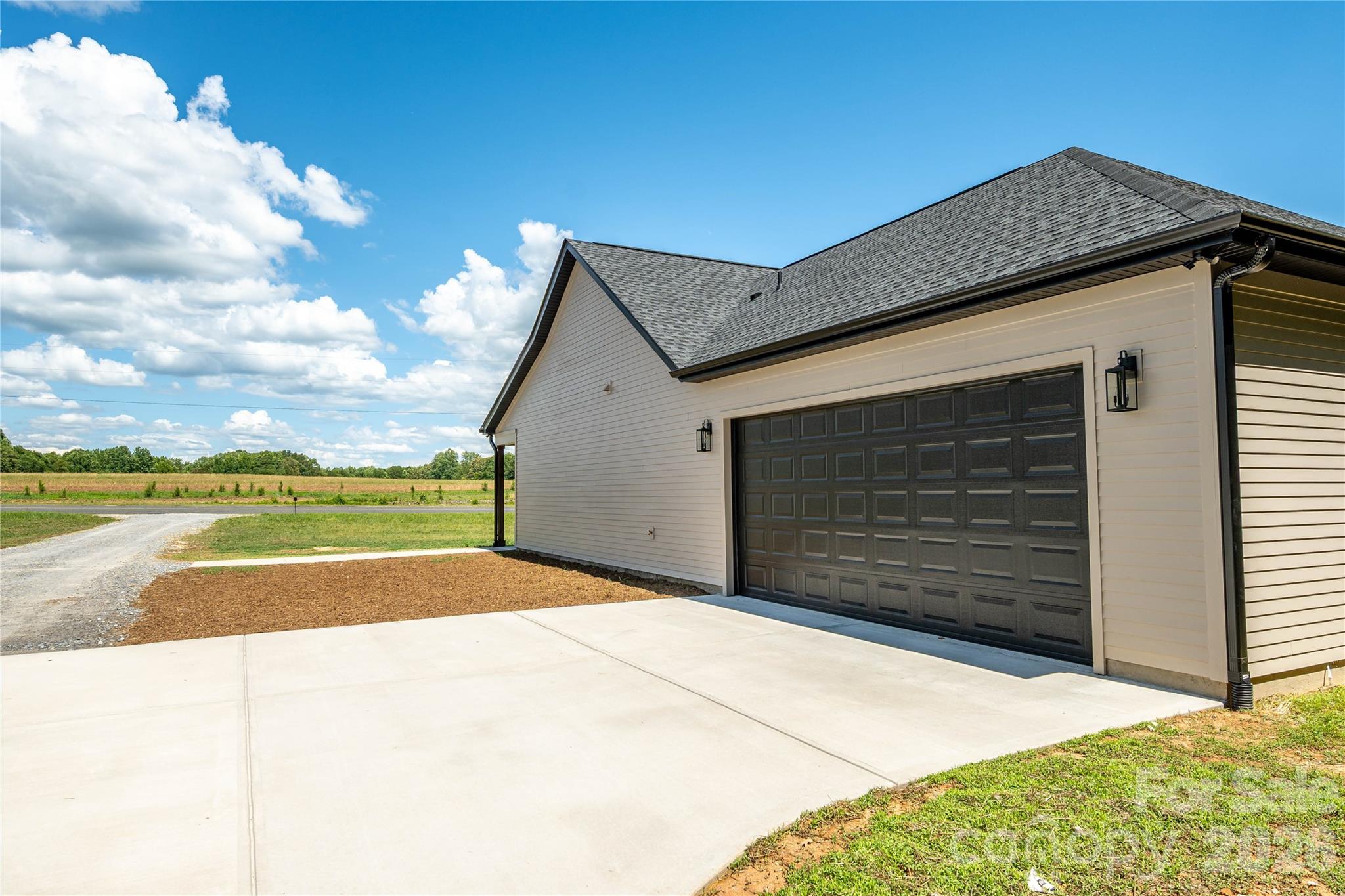 1643 Beamguard Road — Clover