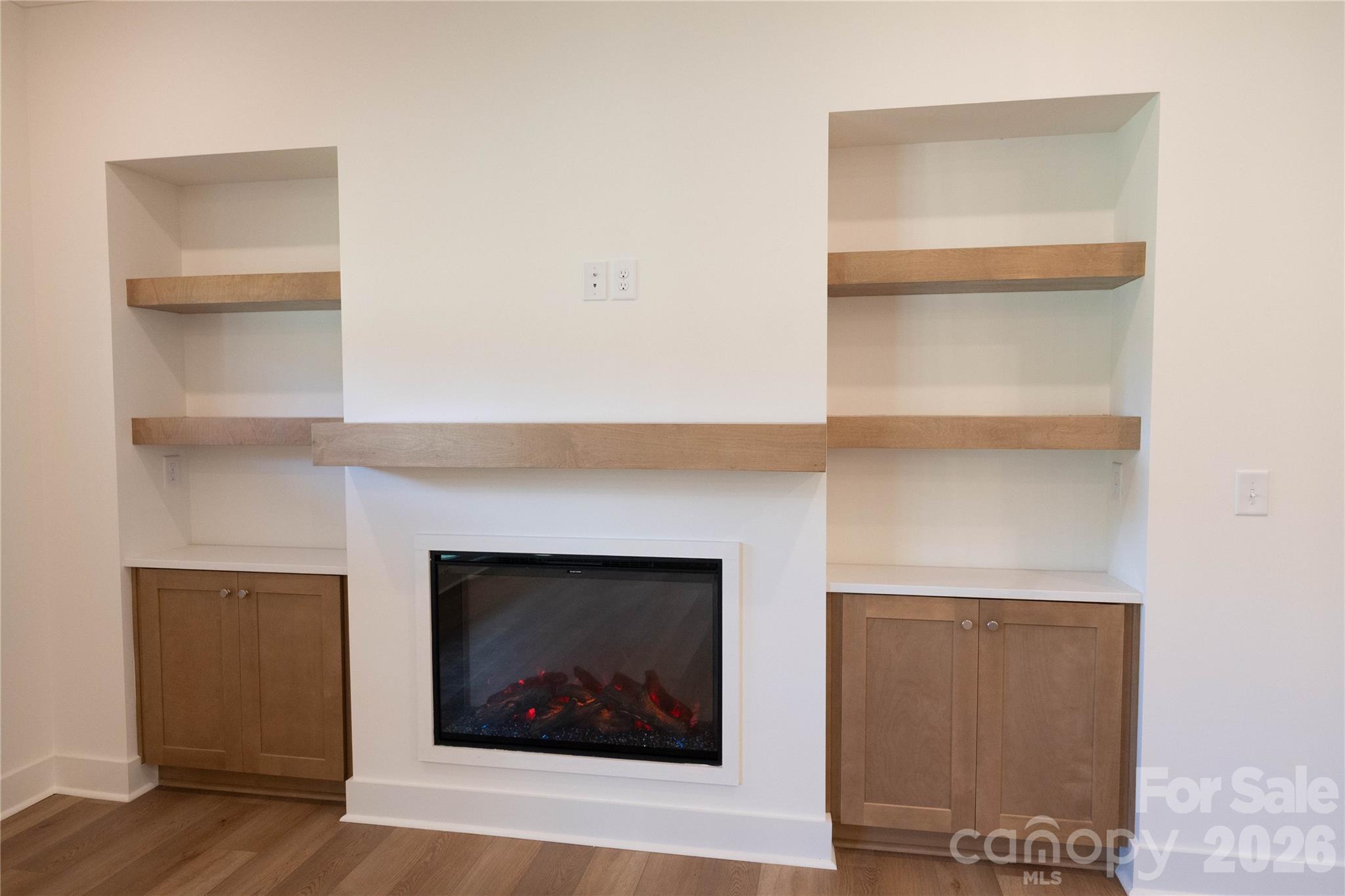 1643 Beamguard Road — Clover