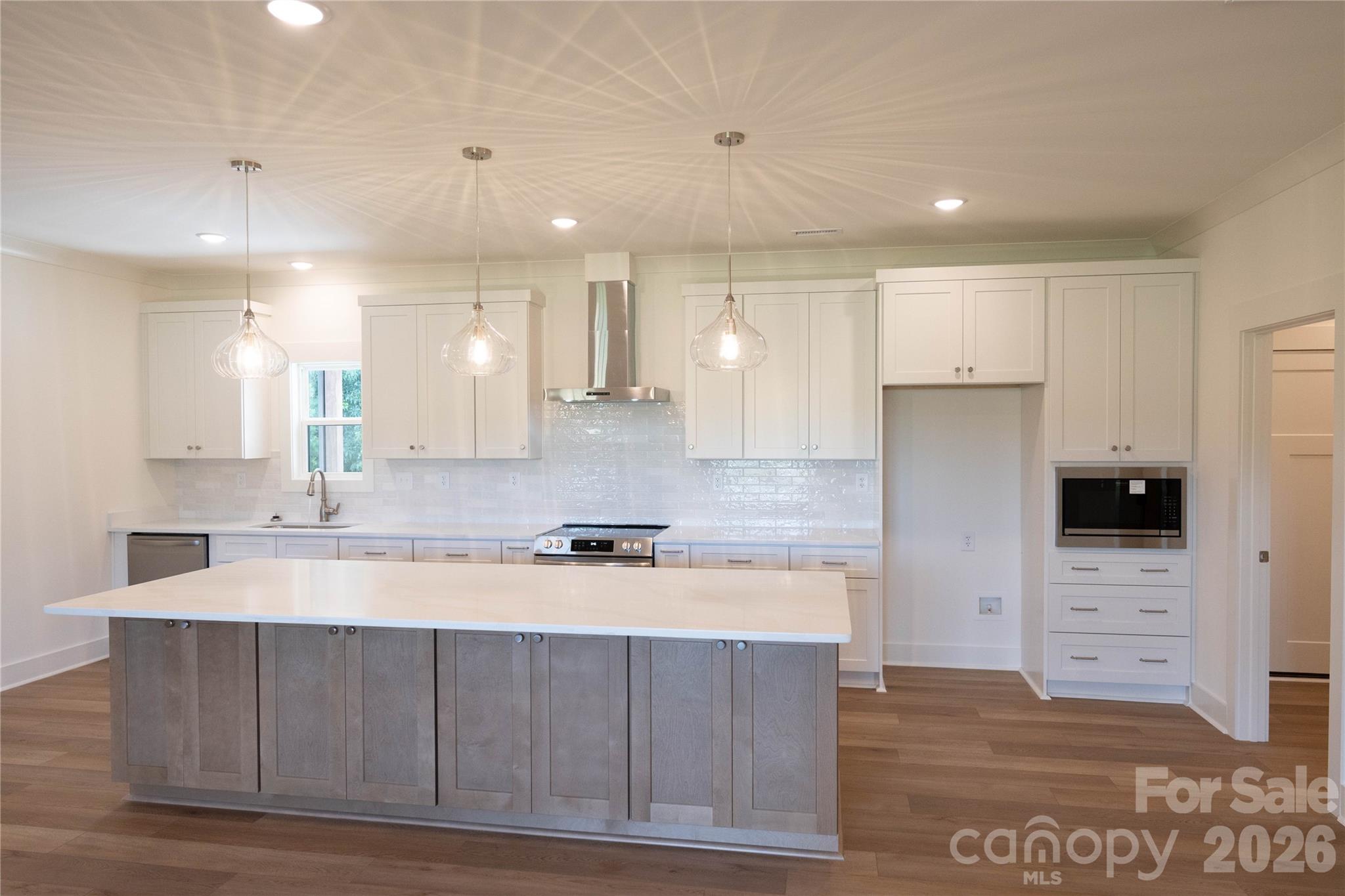 1643 Beamguard Road — Clover