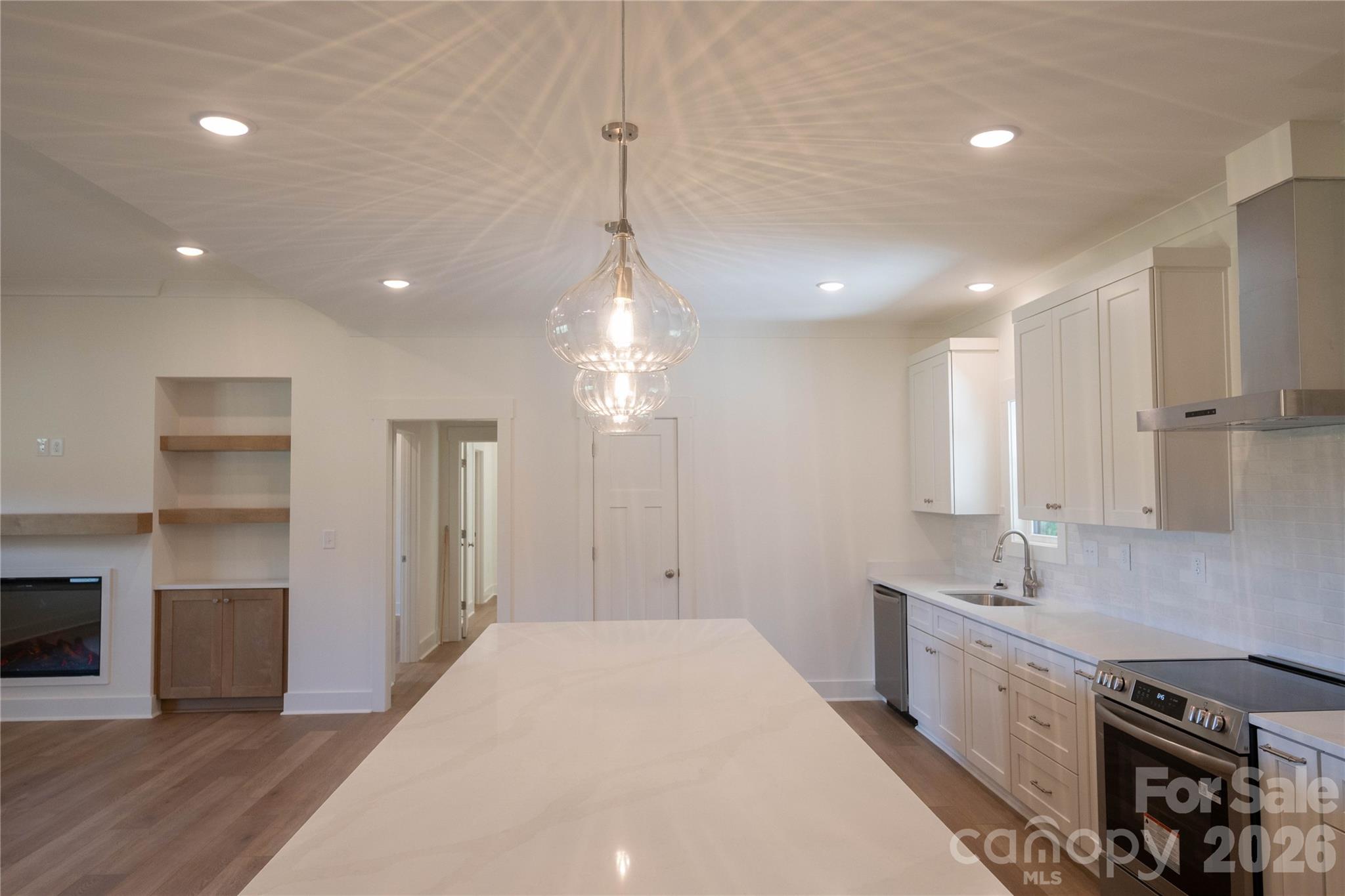 1643 Beamguard Road — Clover