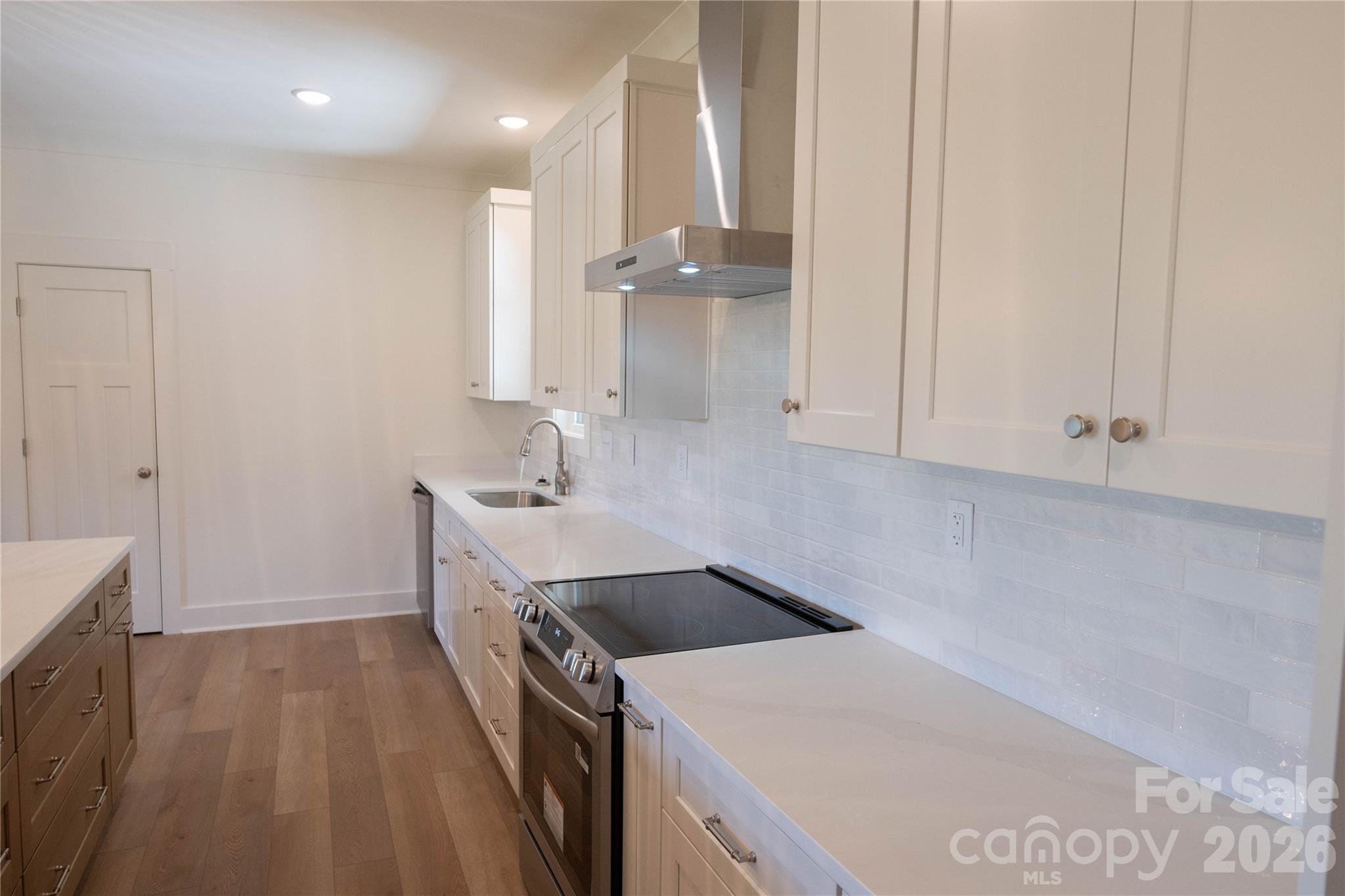 1643 Beamguard Road — Clover