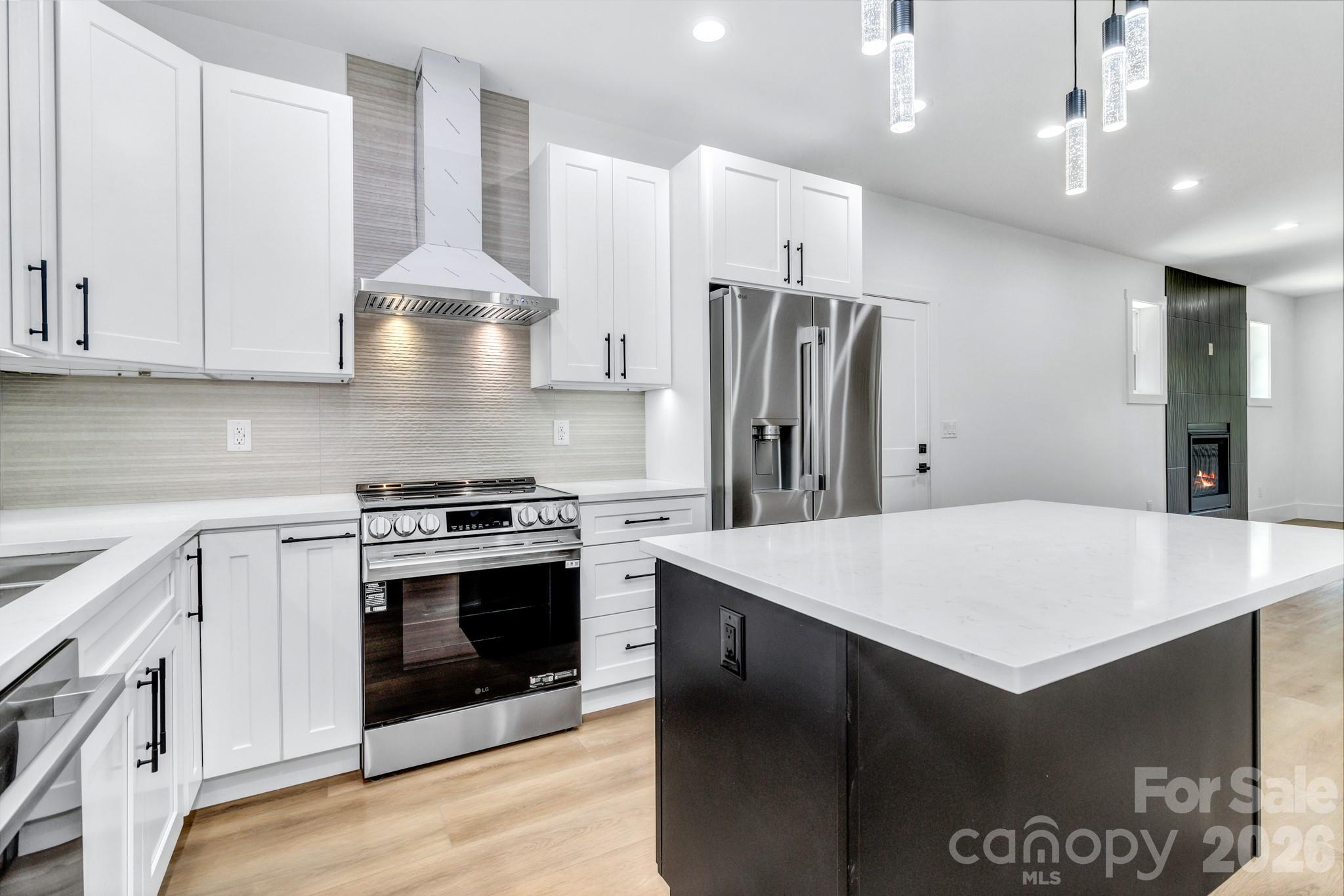 80 Goldenwood Lane — Mills River