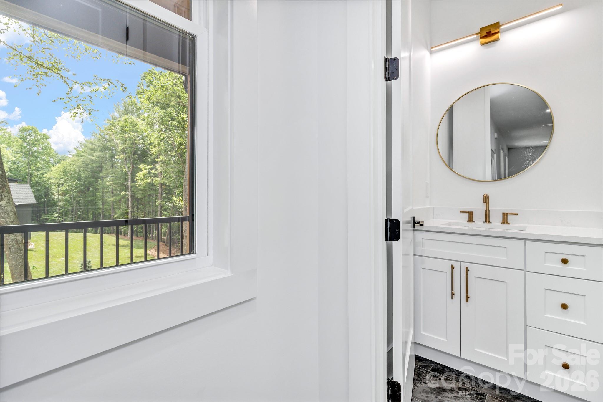 80 Goldenwood Lane — Mills River