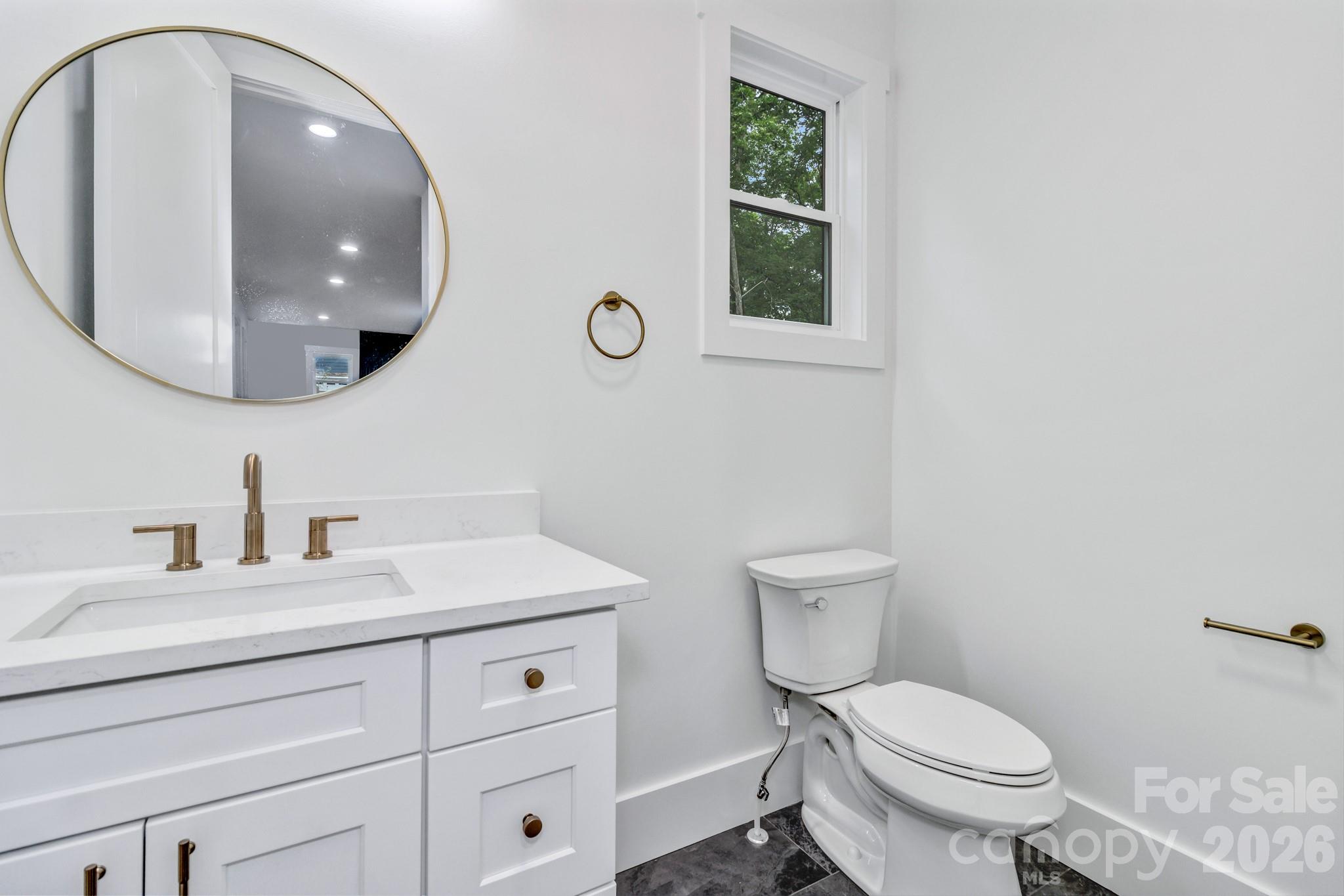 80 Goldenwood Lane — Mills River