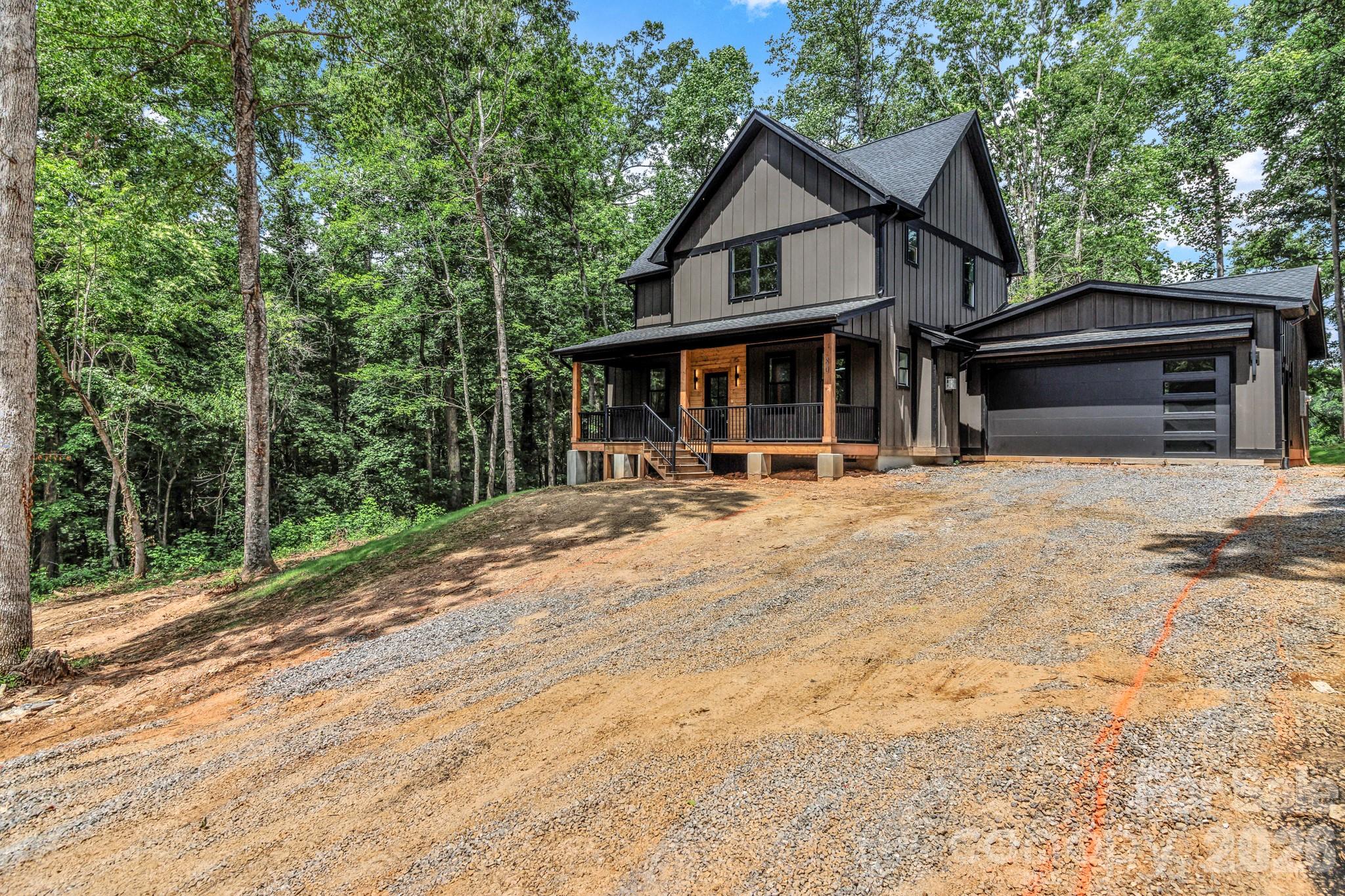 80 Goldenwood Lane — Mills River