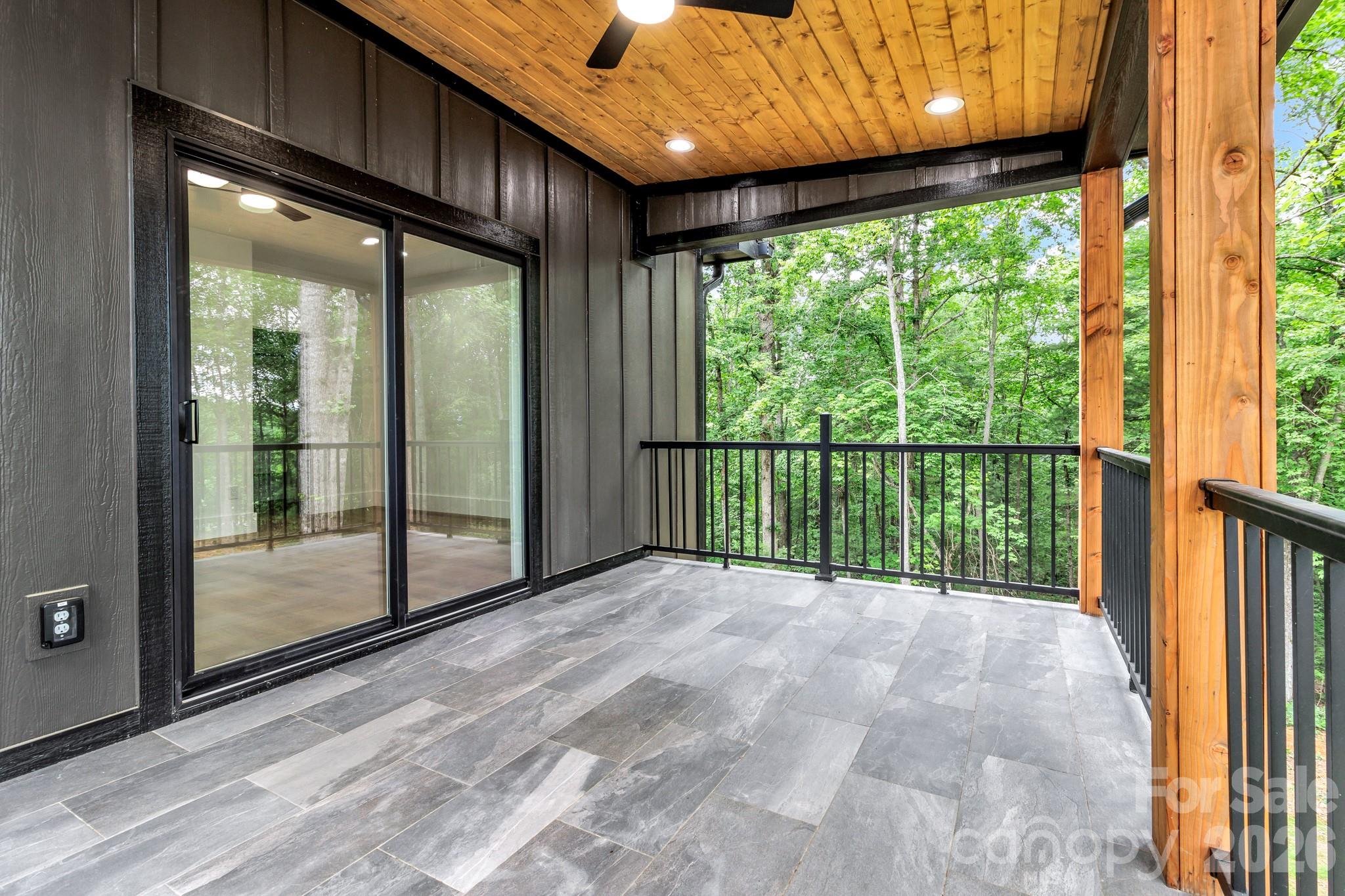 80 Goldenwood Lane — Mills River