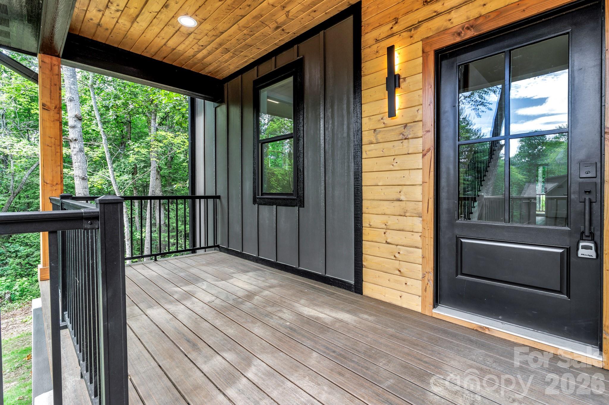 80 Goldenwood Lane — Mills River