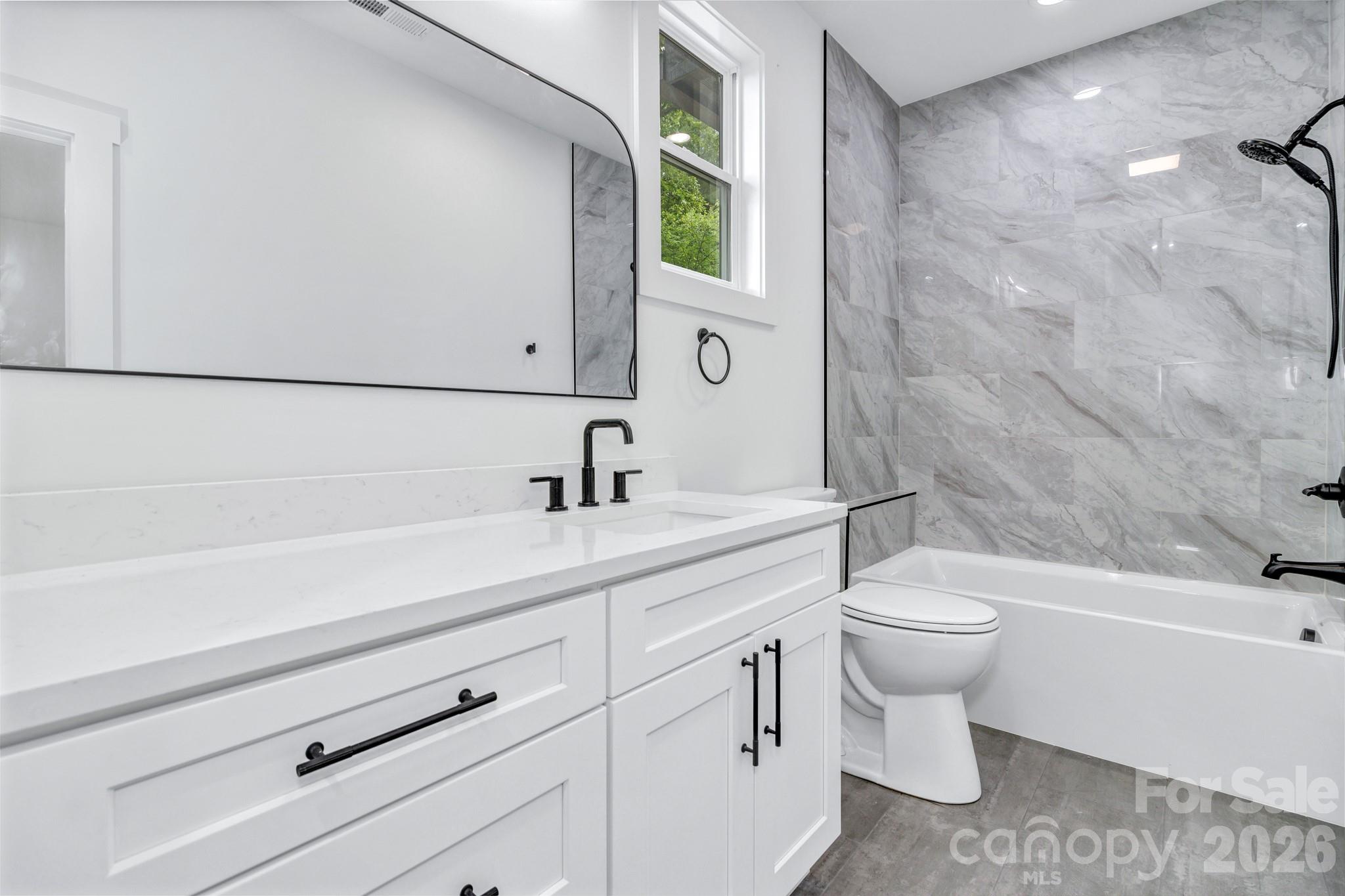 80 Goldenwood Lane — Mills River