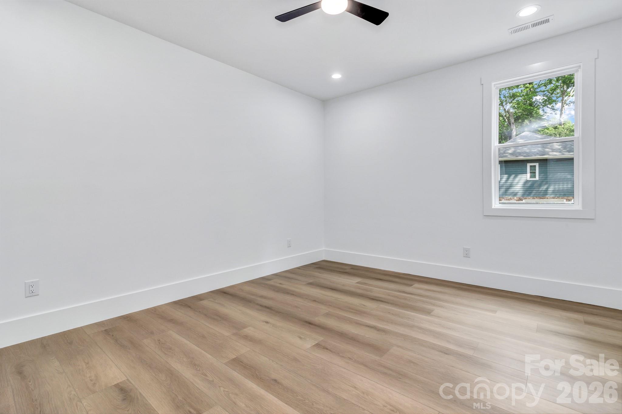 80 Goldenwood Lane — Mills River