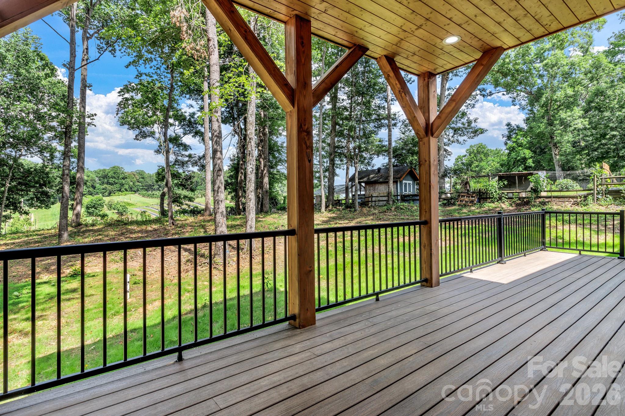 80 Goldenwood Lane — Mills River