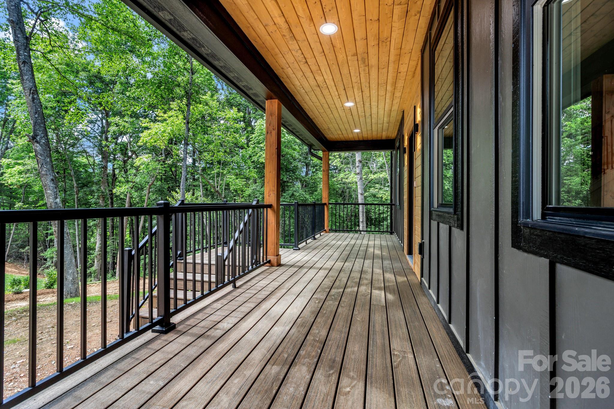 80 Goldenwood Lane — Mills River