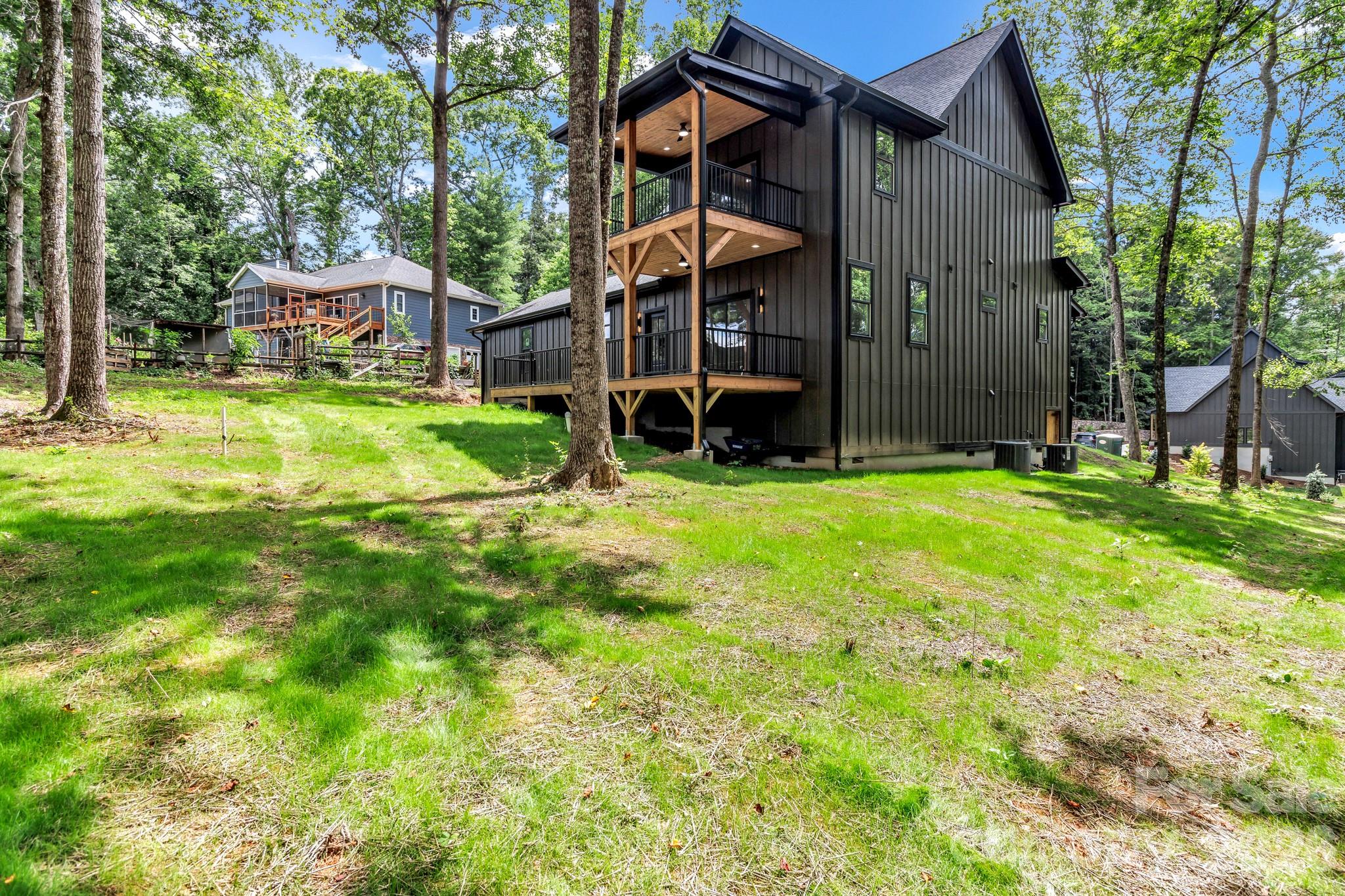80 Goldenwood Lane — Mills River