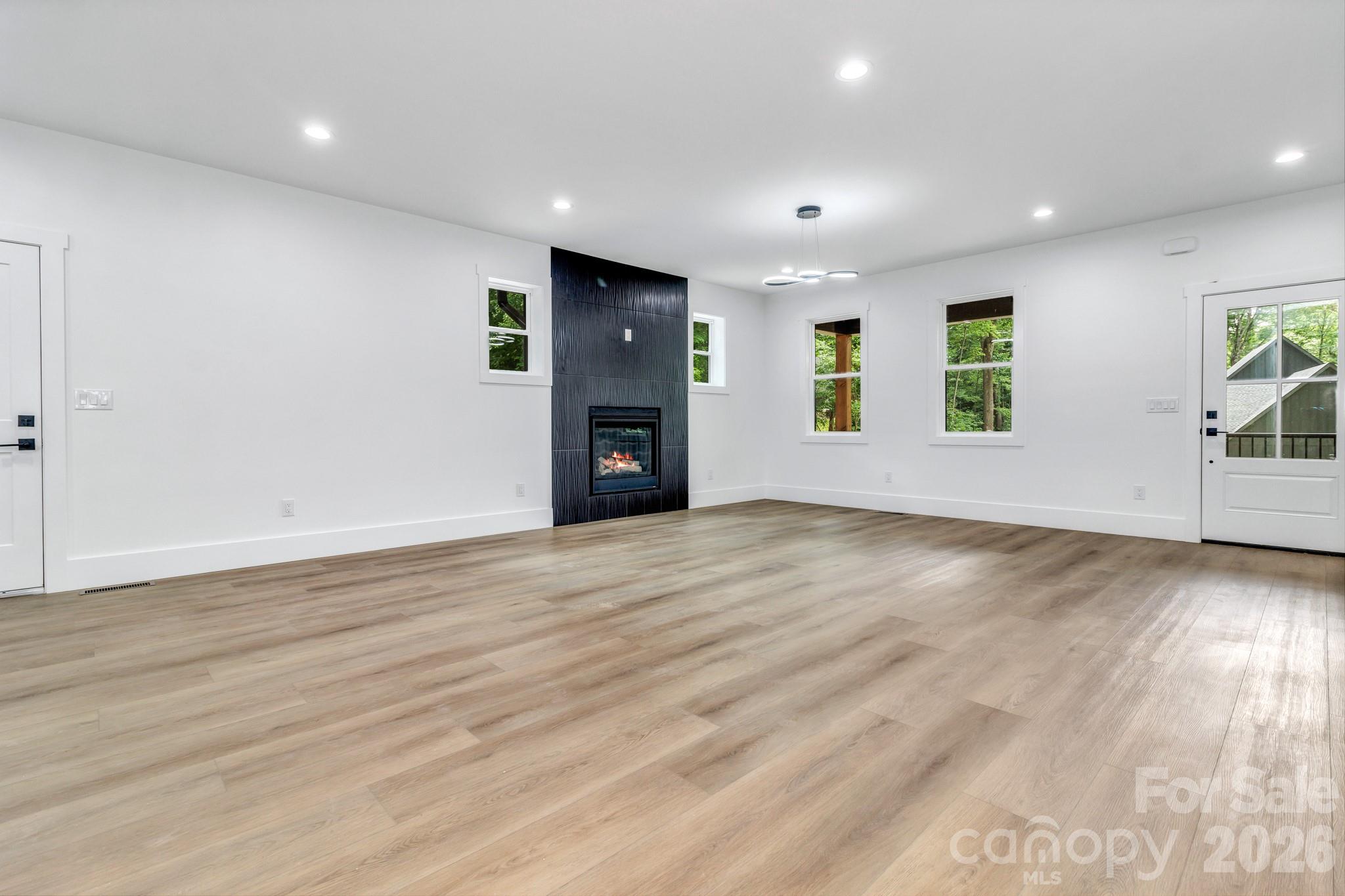 80 Goldenwood Lane — Mills River