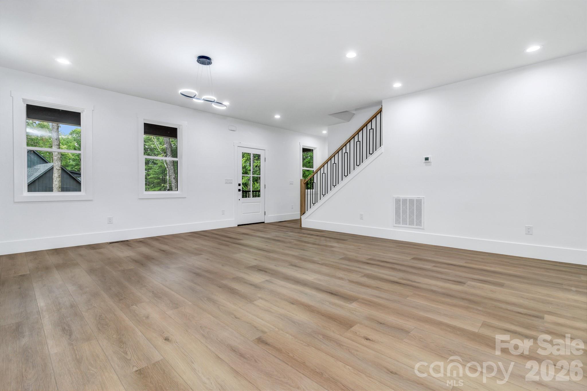 80 Goldenwood Lane — Mills River