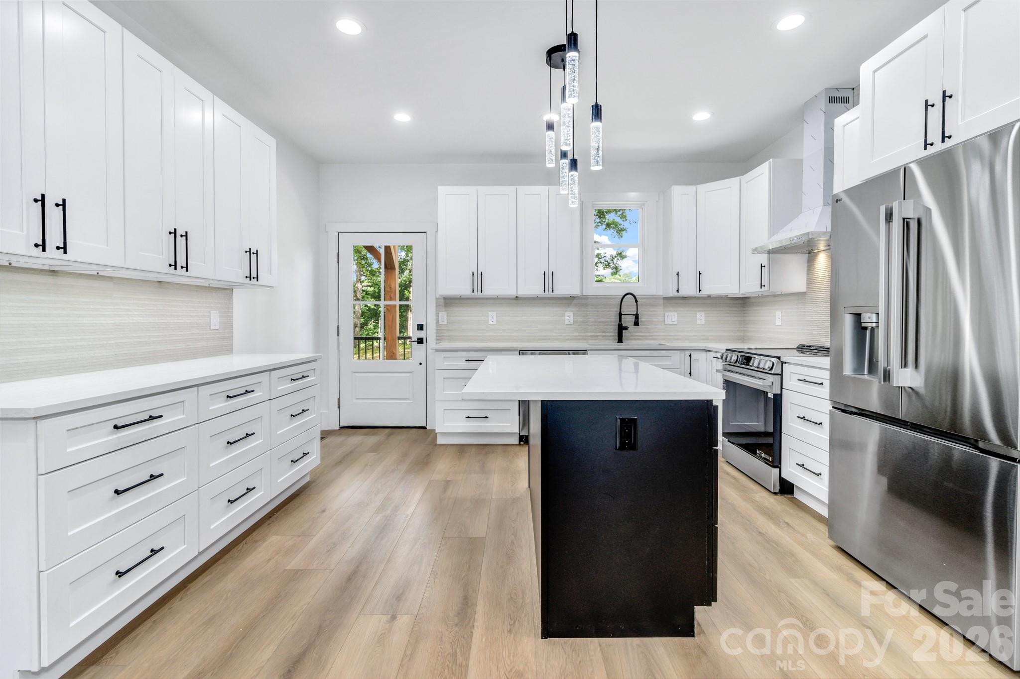 80 Goldenwood Lane — Mills River