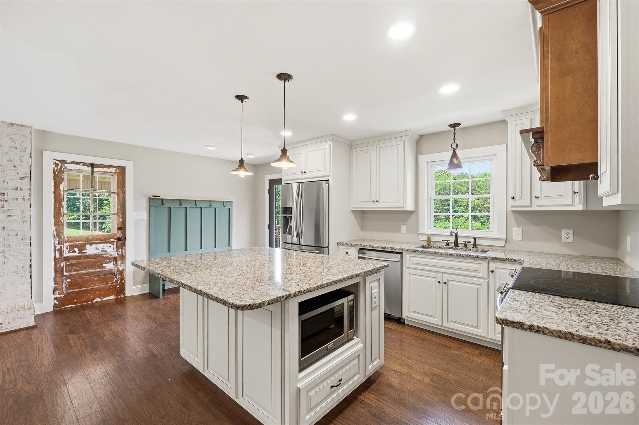6878 Gracie Lane — Vale