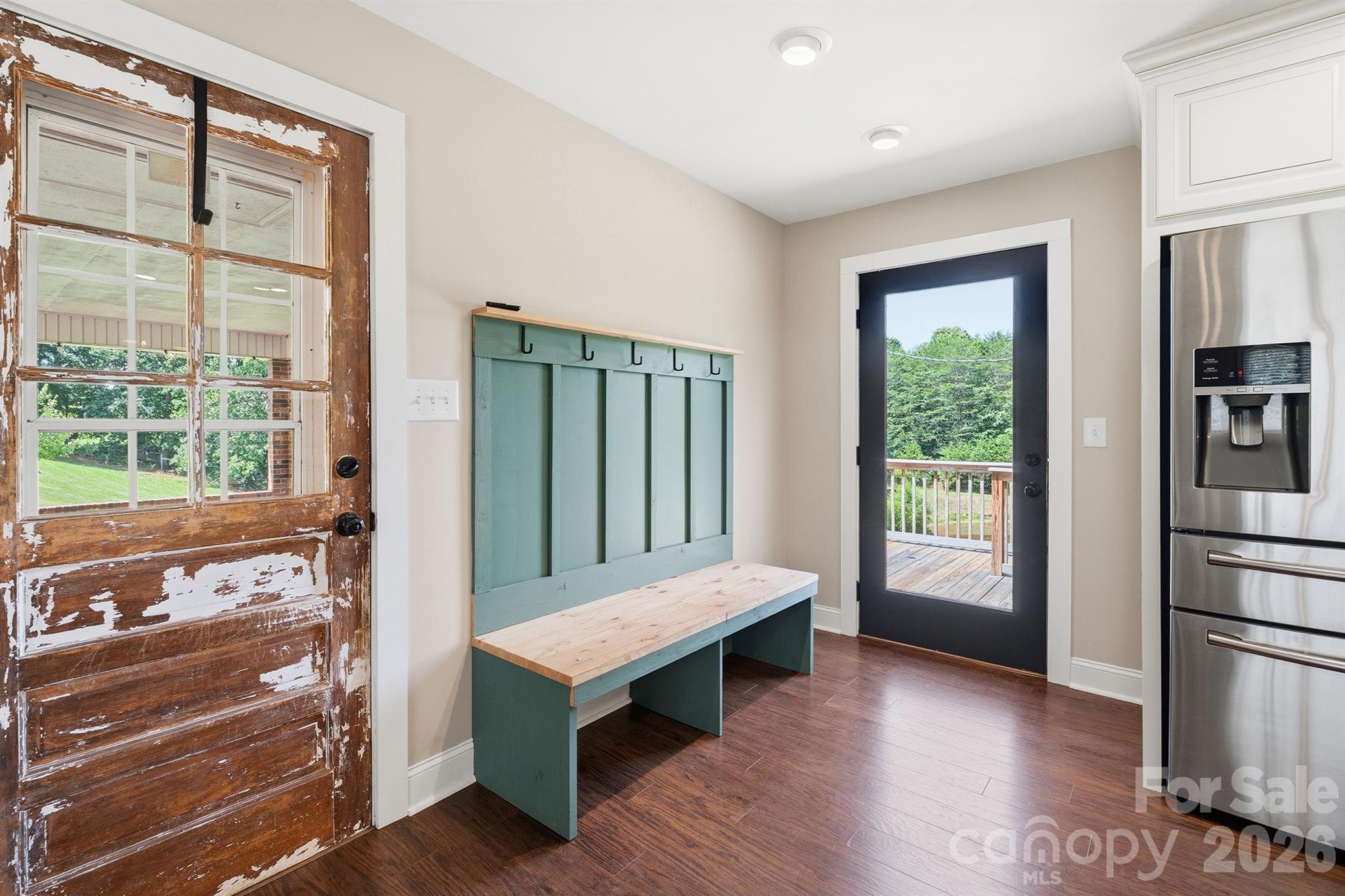 6878 Gracie Lane — Vale