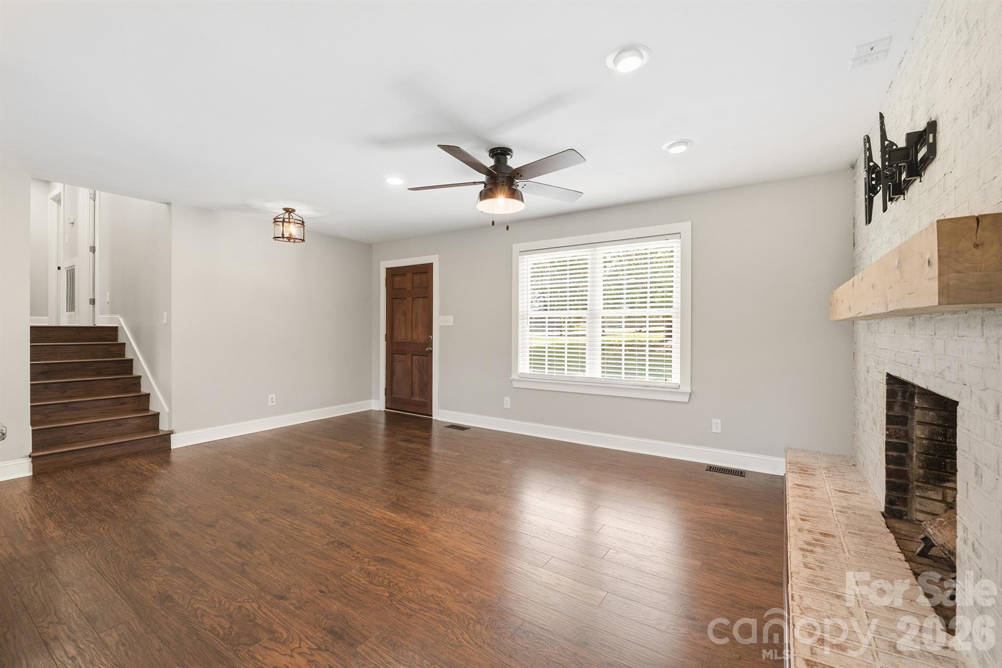 6878 Gracie Lane — Vale