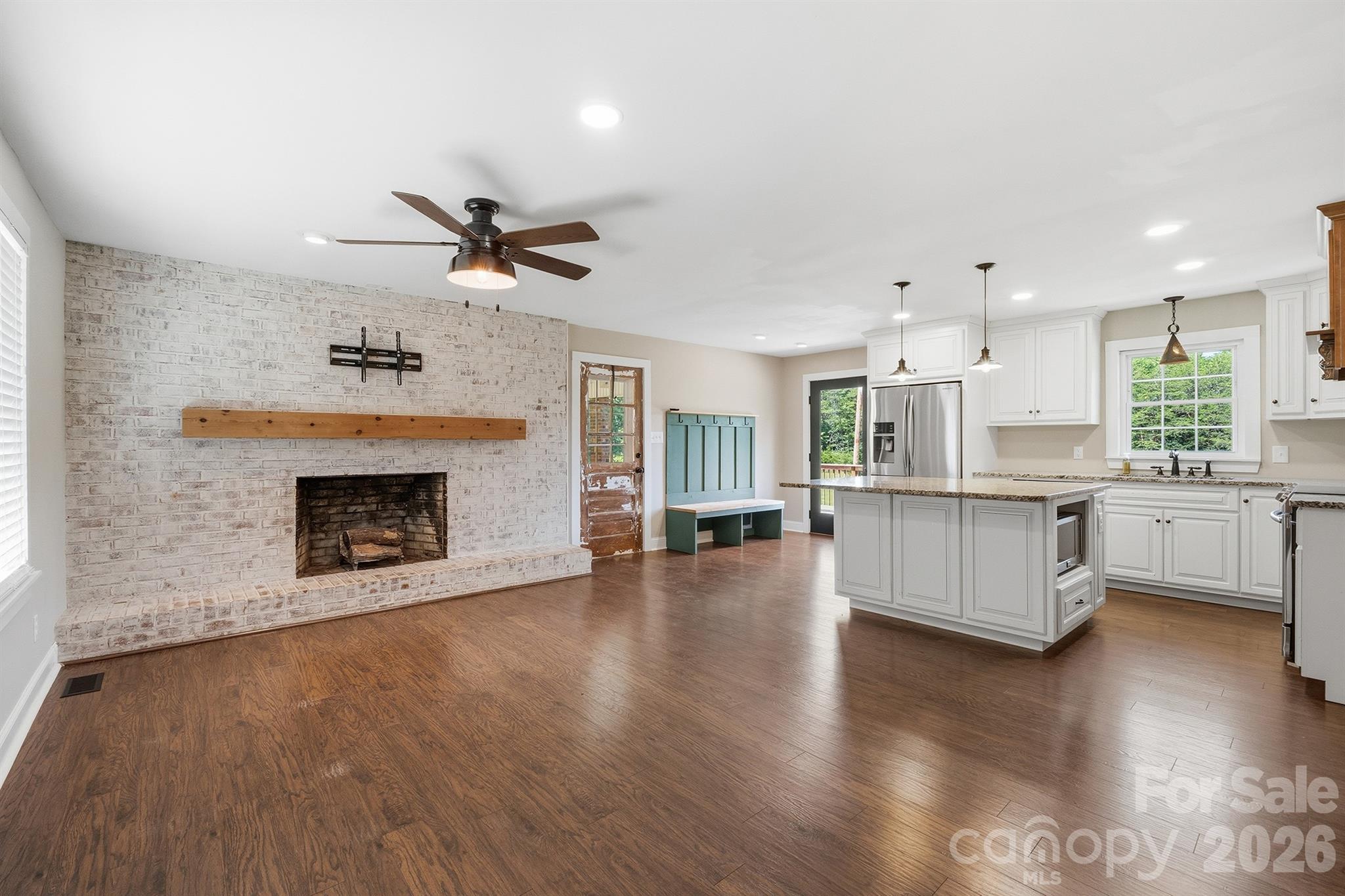 6878 Gracie Lane — Vale