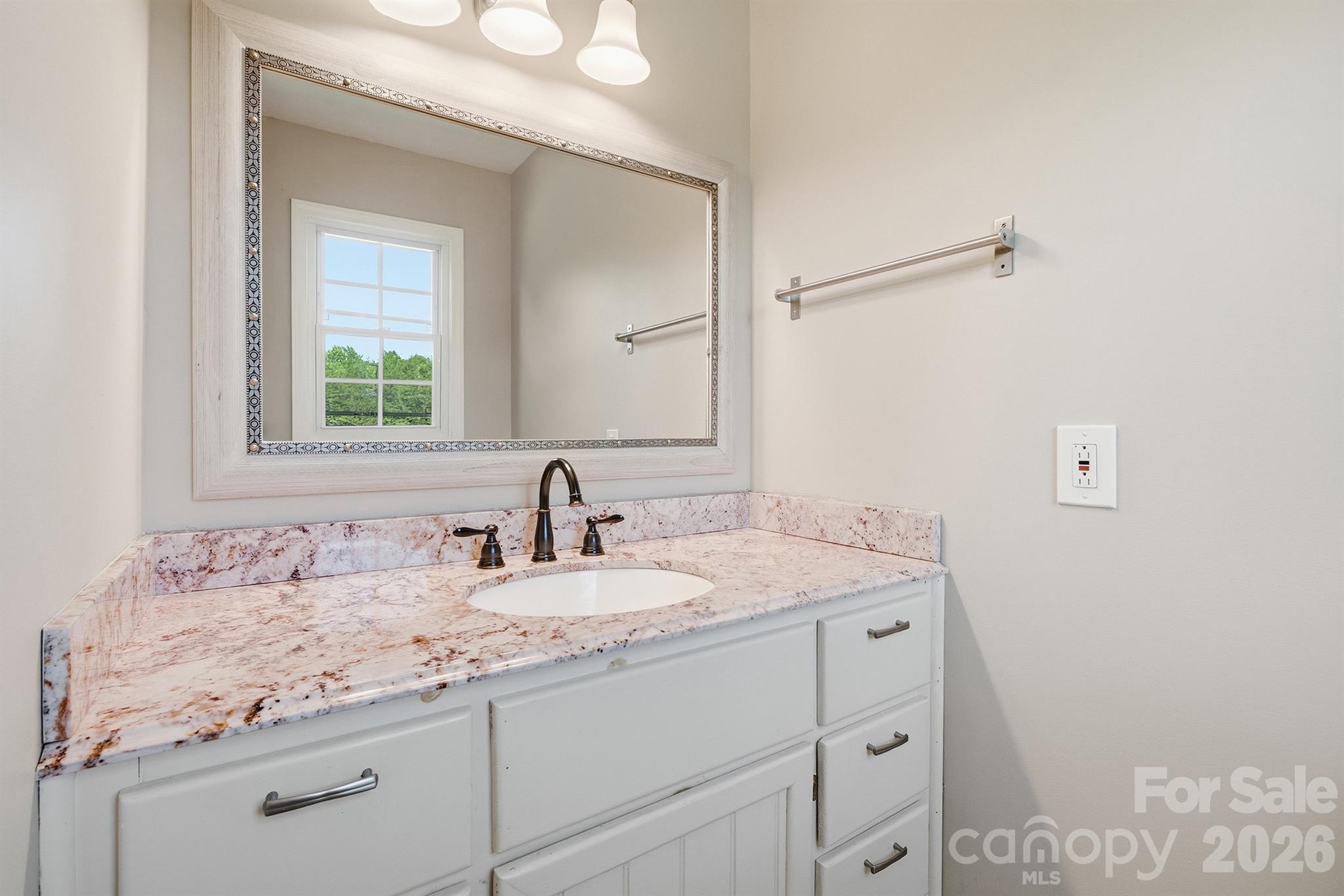 6878 Gracie Lane — Vale