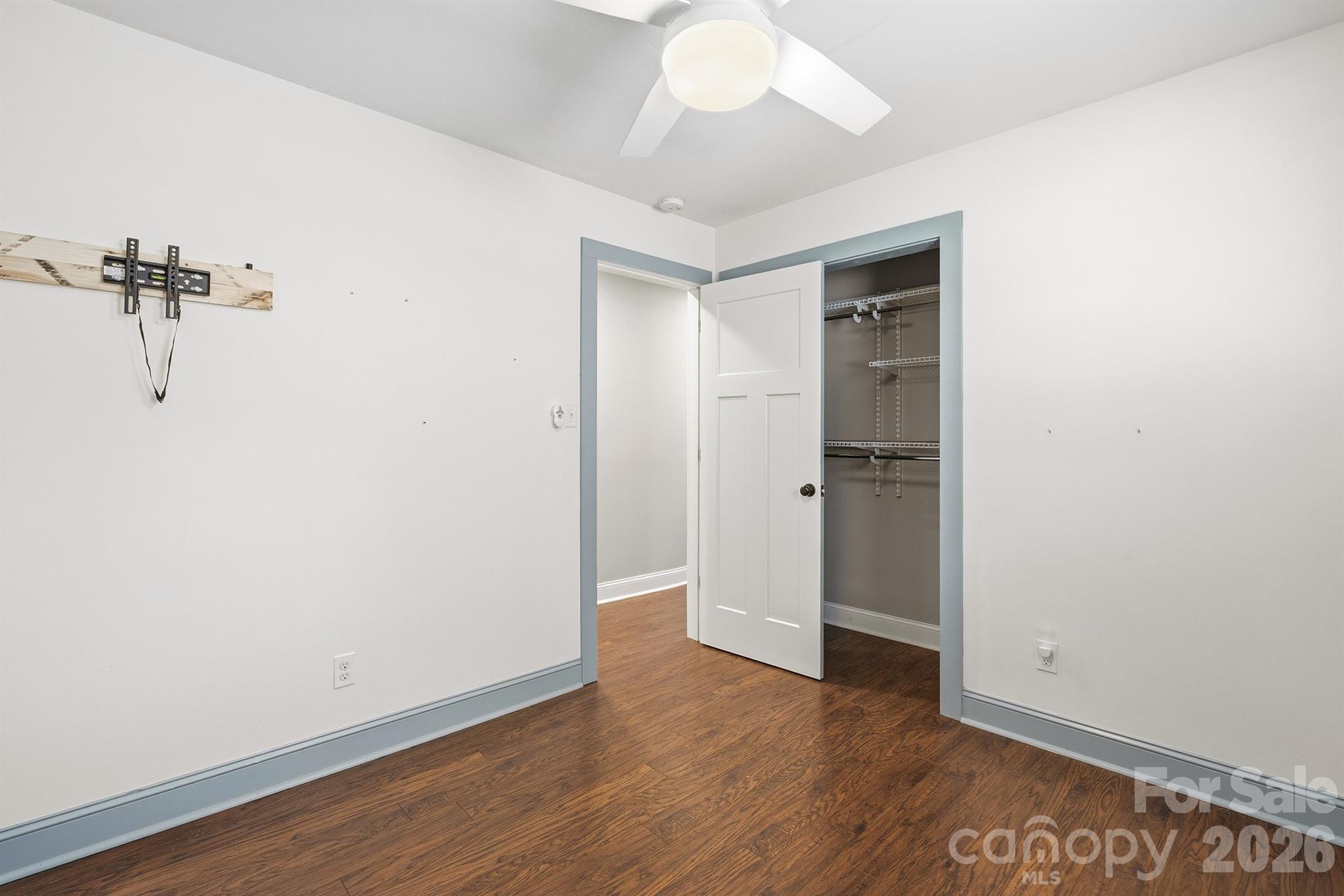 6878 Gracie Lane — Vale