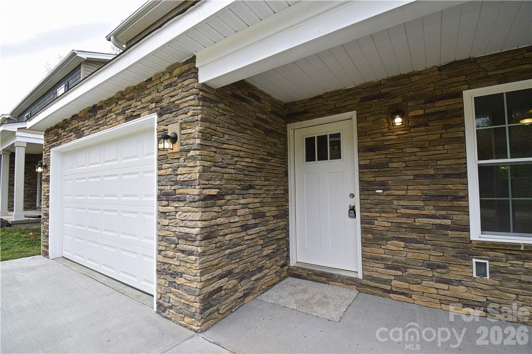 5110 Hanging Rock Court — Hickory