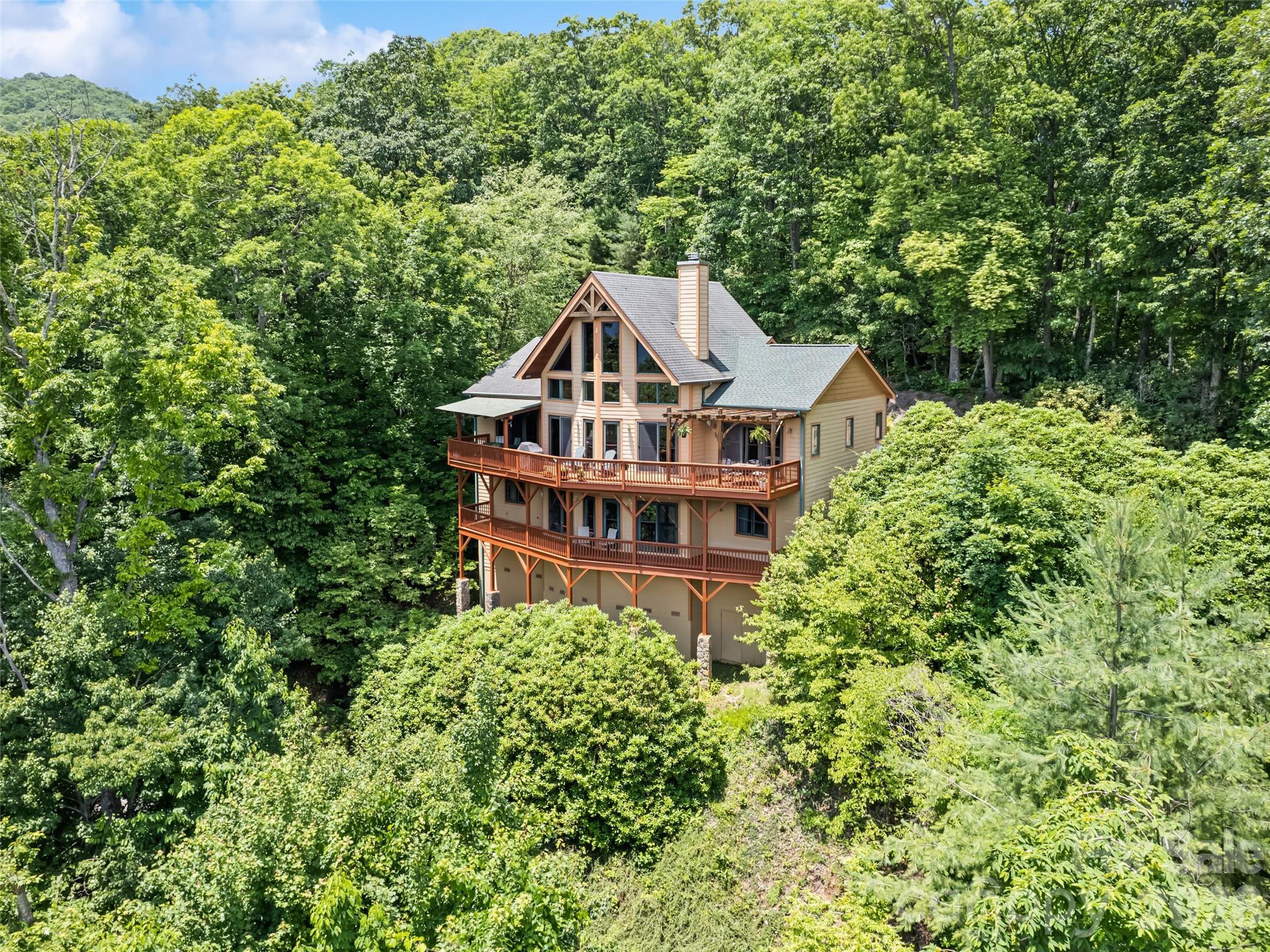 48 Hawks Lift Drive — Waynesville