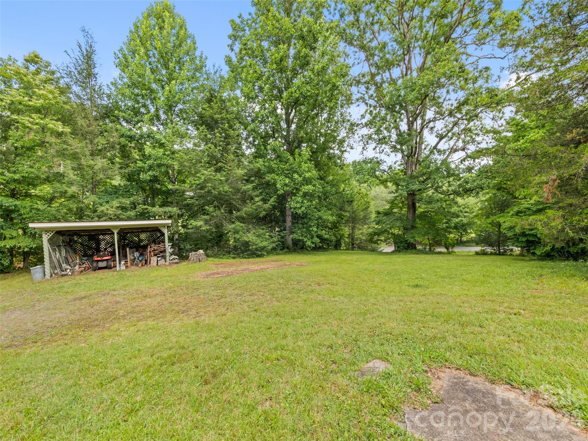 586 Olivet Church Road — Whittier