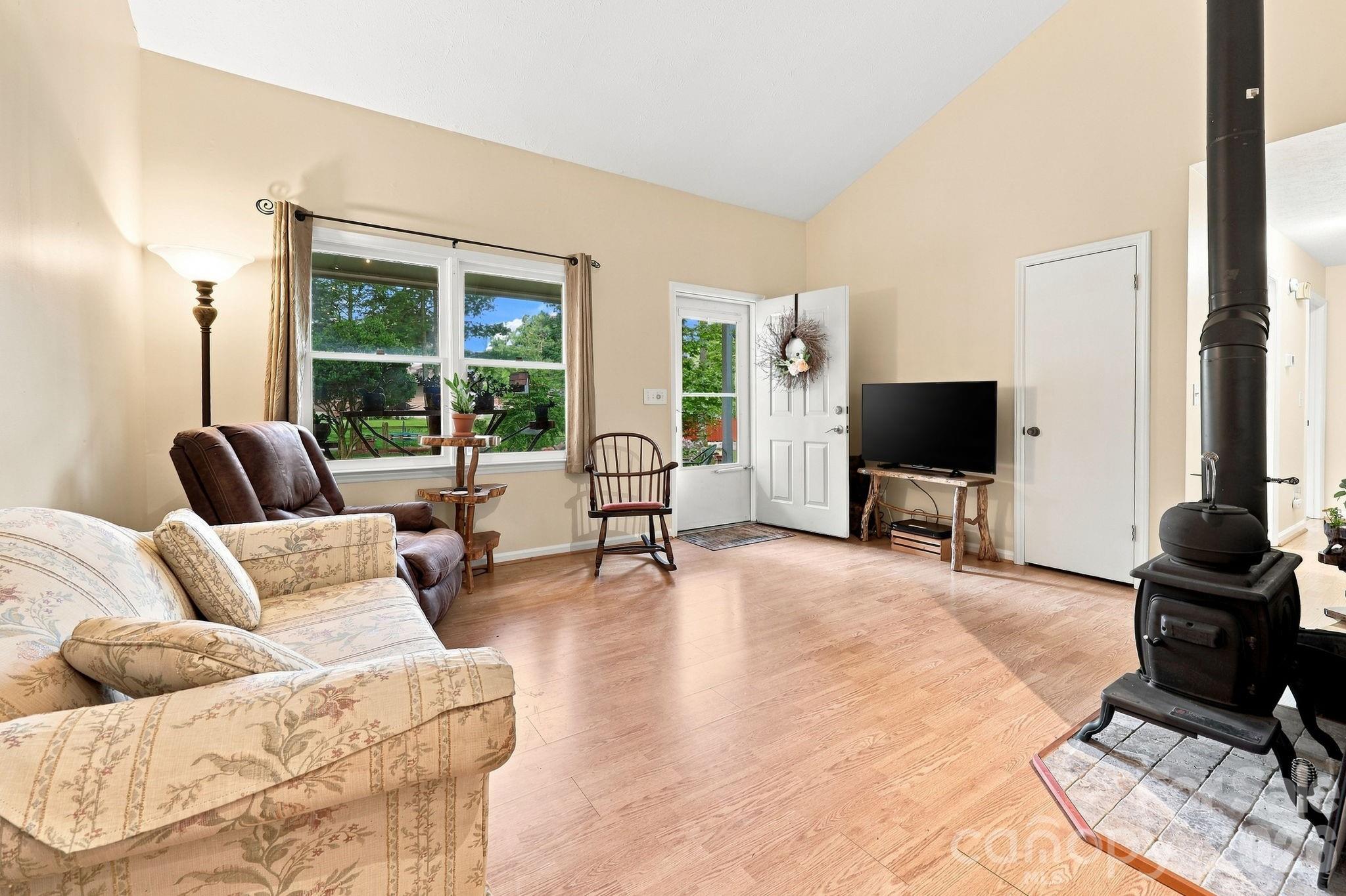 473 King William Road — Hendersonville