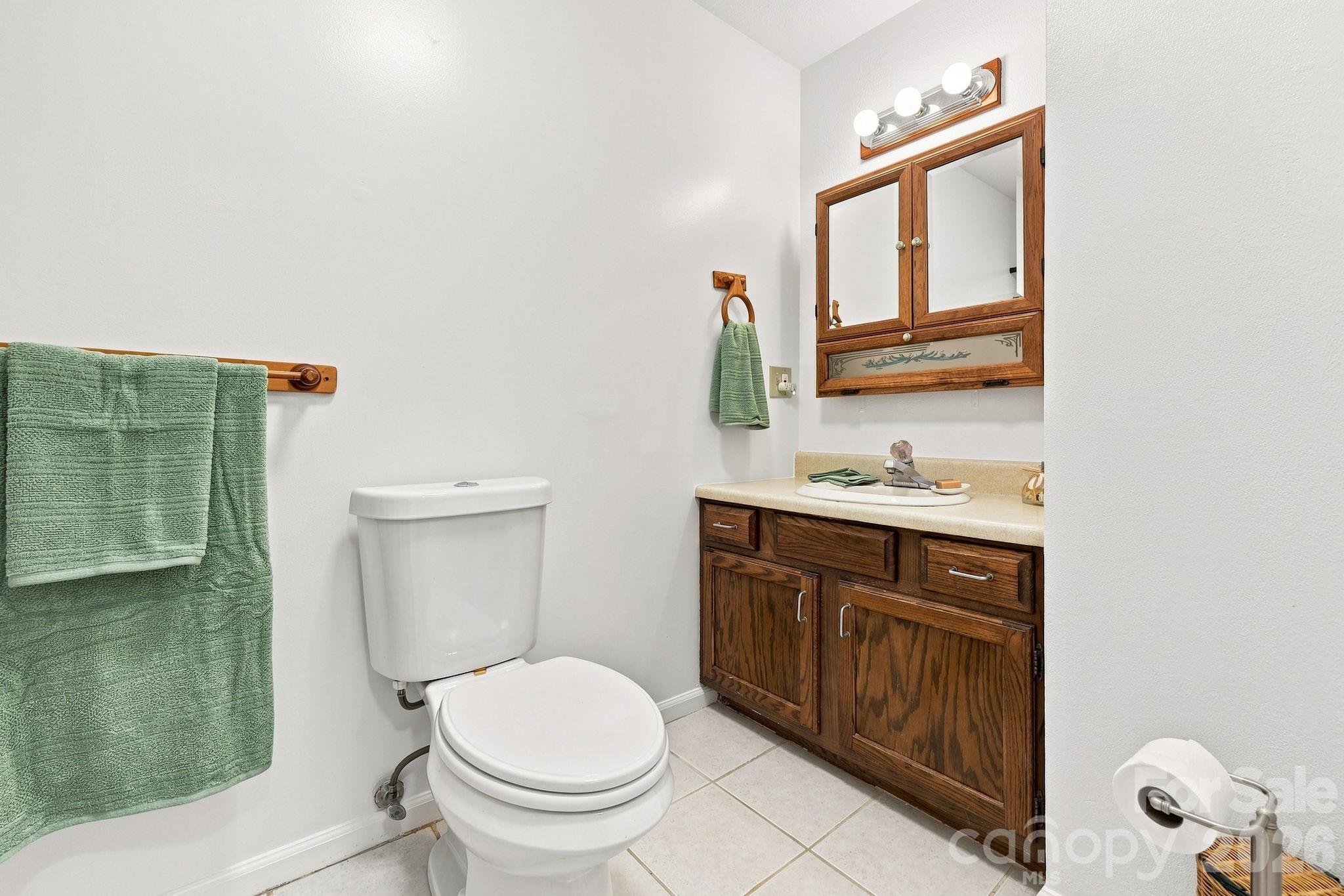 473 King William Road — Hendersonville