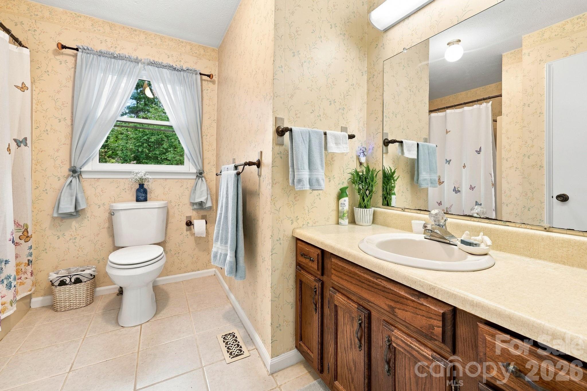 473 King William Road — Hendersonville