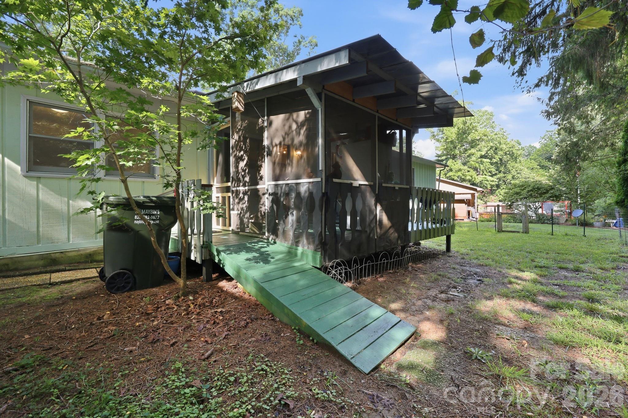 473 King William Road — Hendersonville