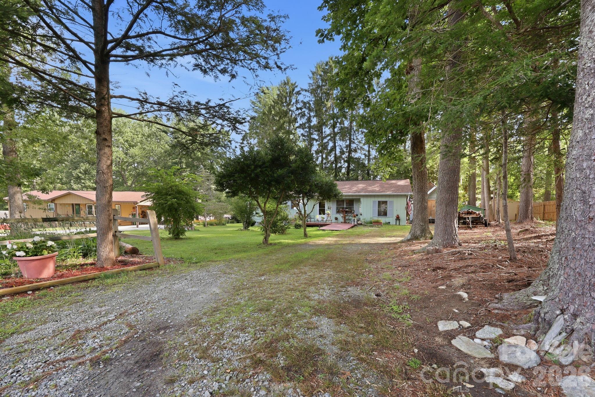473 King William Road — Hendersonville