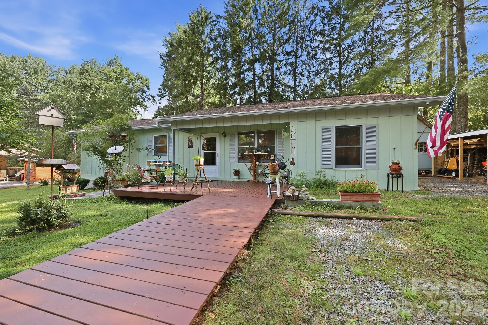 473 King William Road — Hendersonville