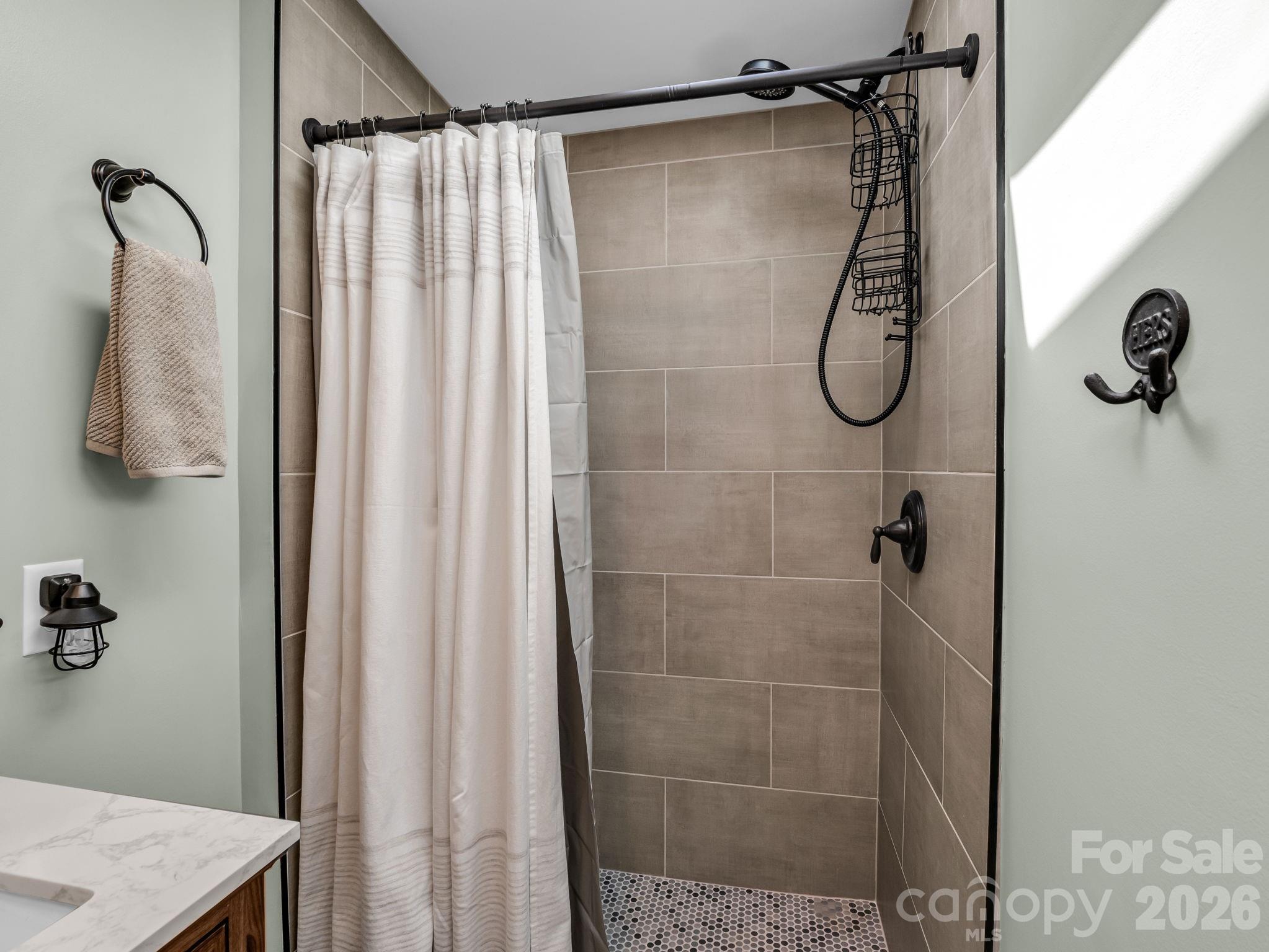 210 Banner Farm Road — Mills River