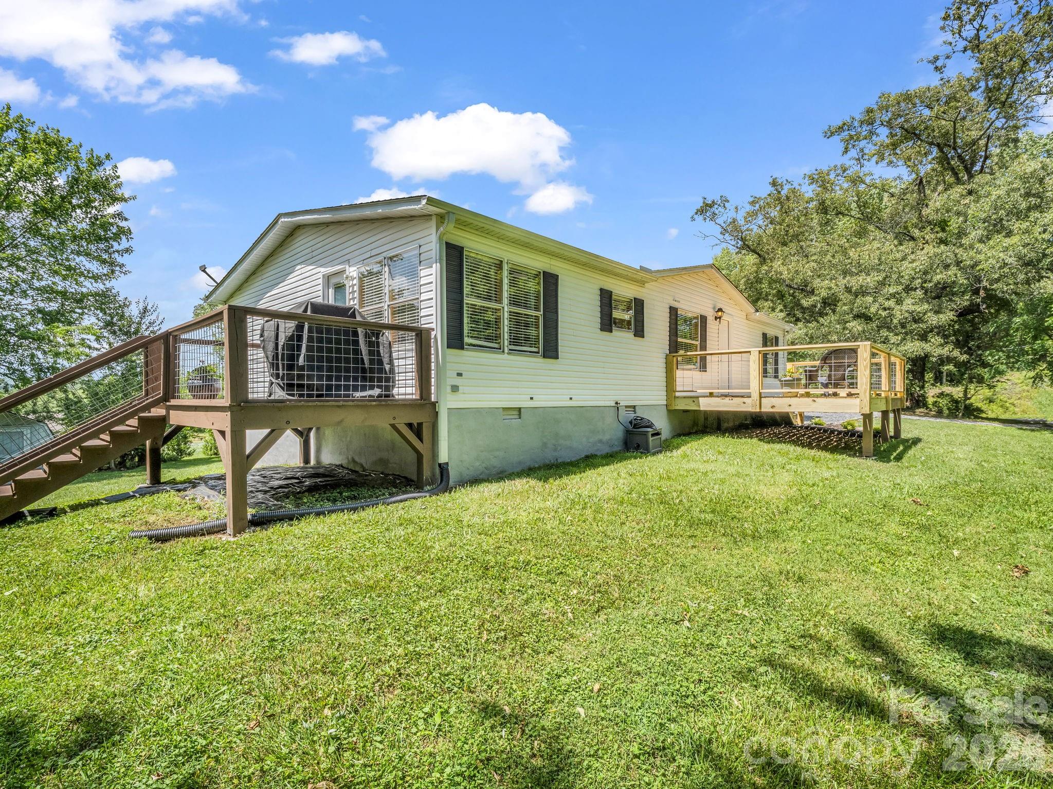 210 Banner Farm Road — Mills River