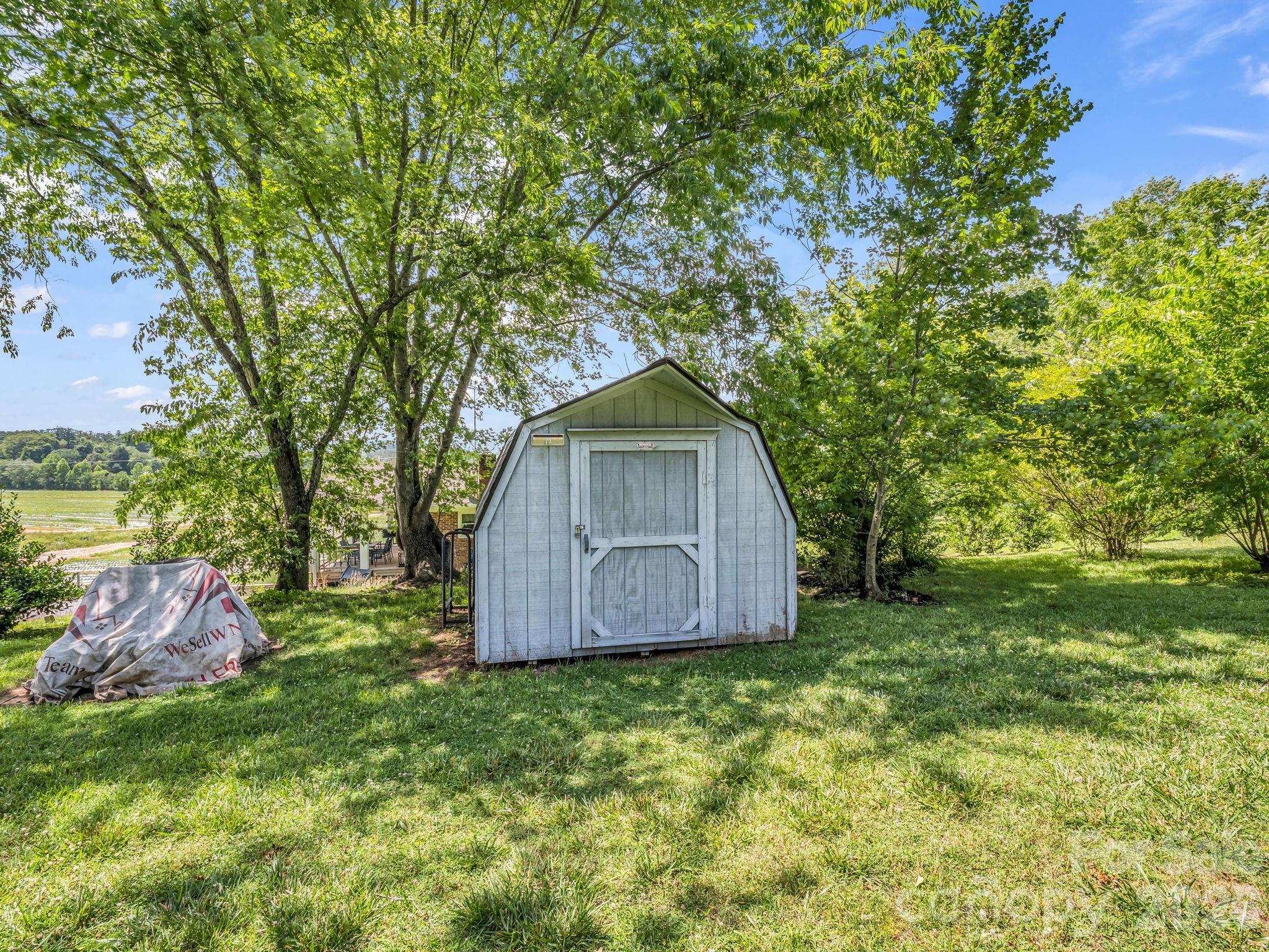 210 Banner Farm Road — Mills River