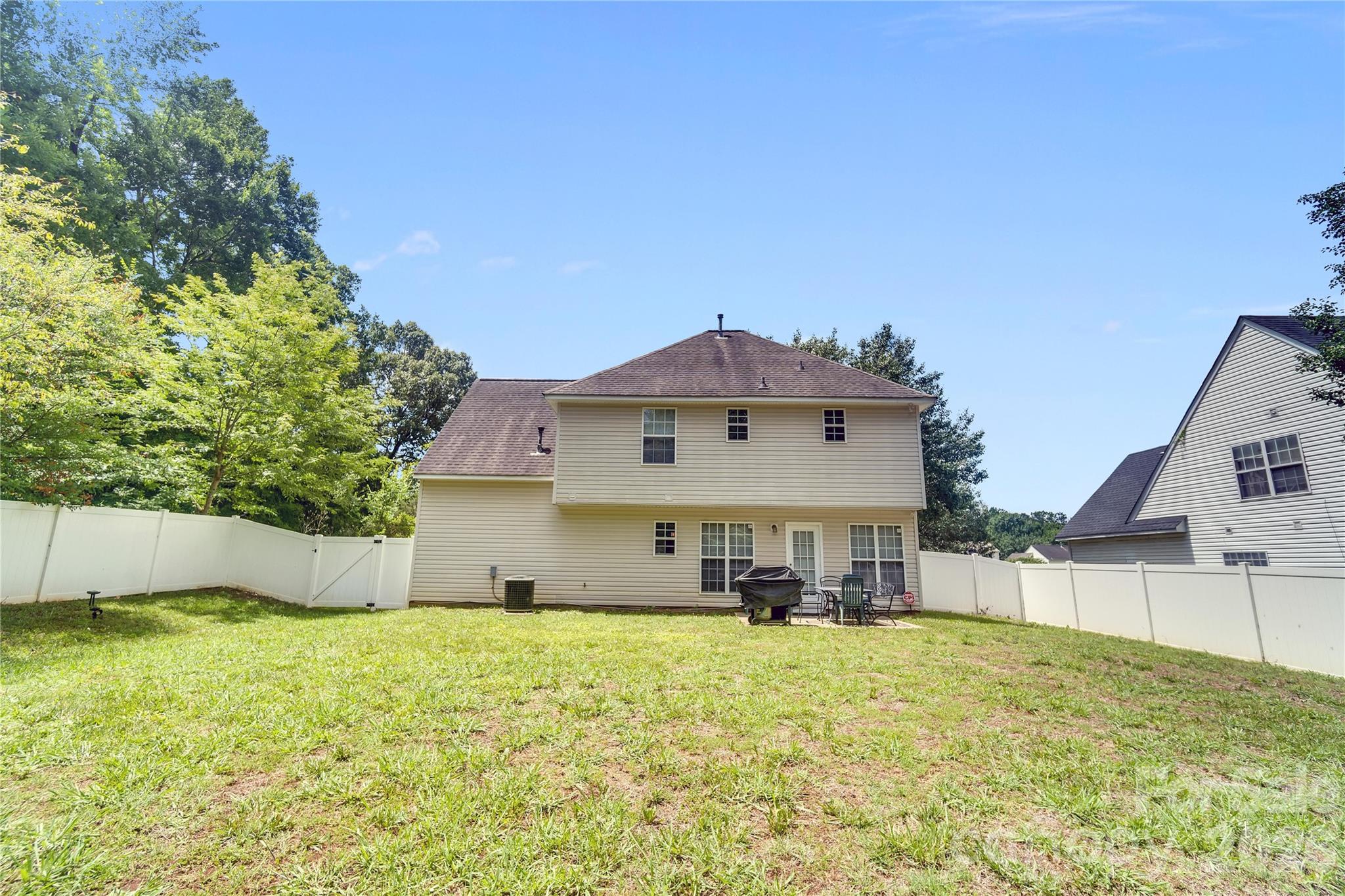 12009 Silvercrest Drive — Charlotte