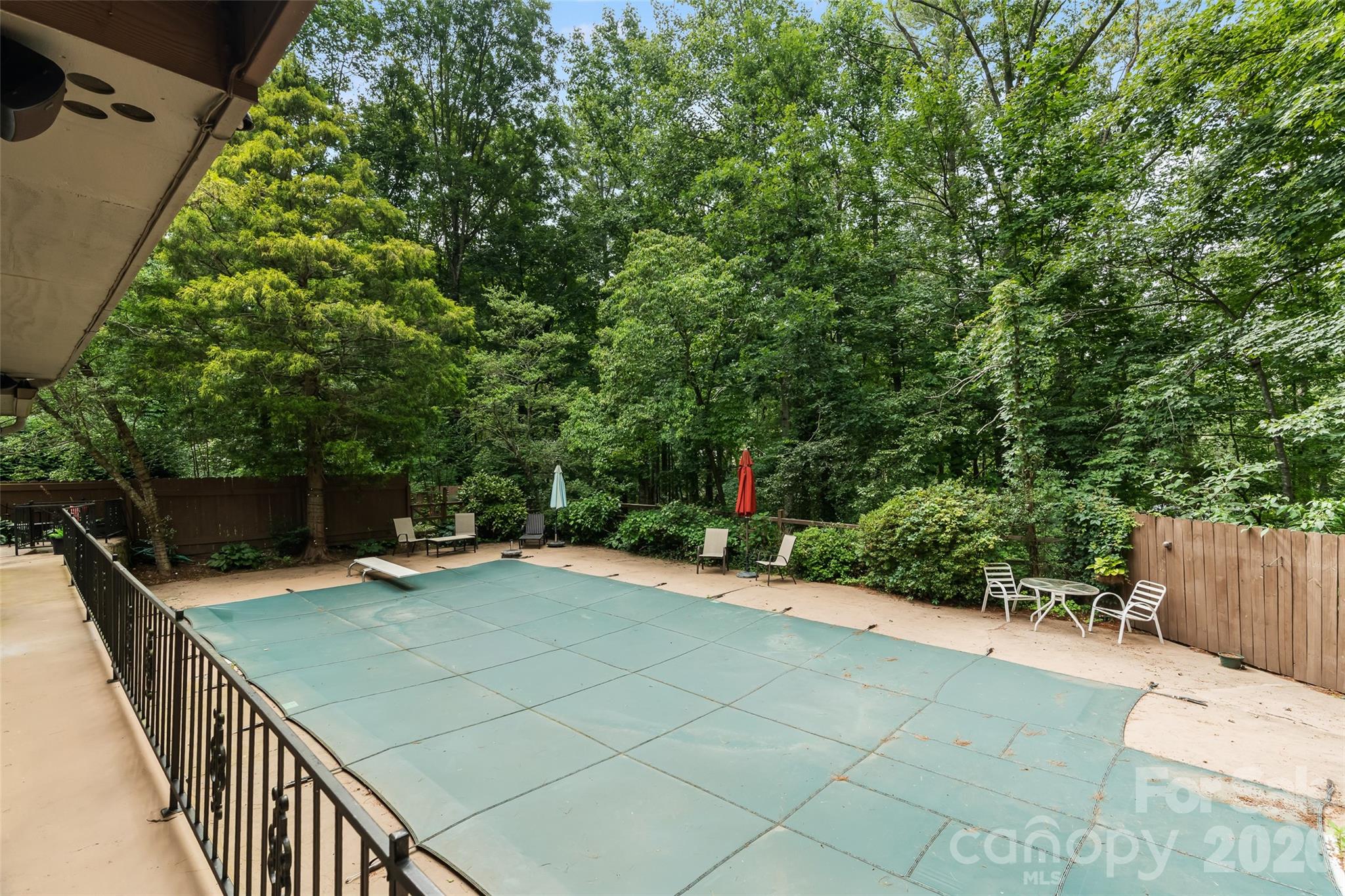 16 Canterbury Drive — Arden