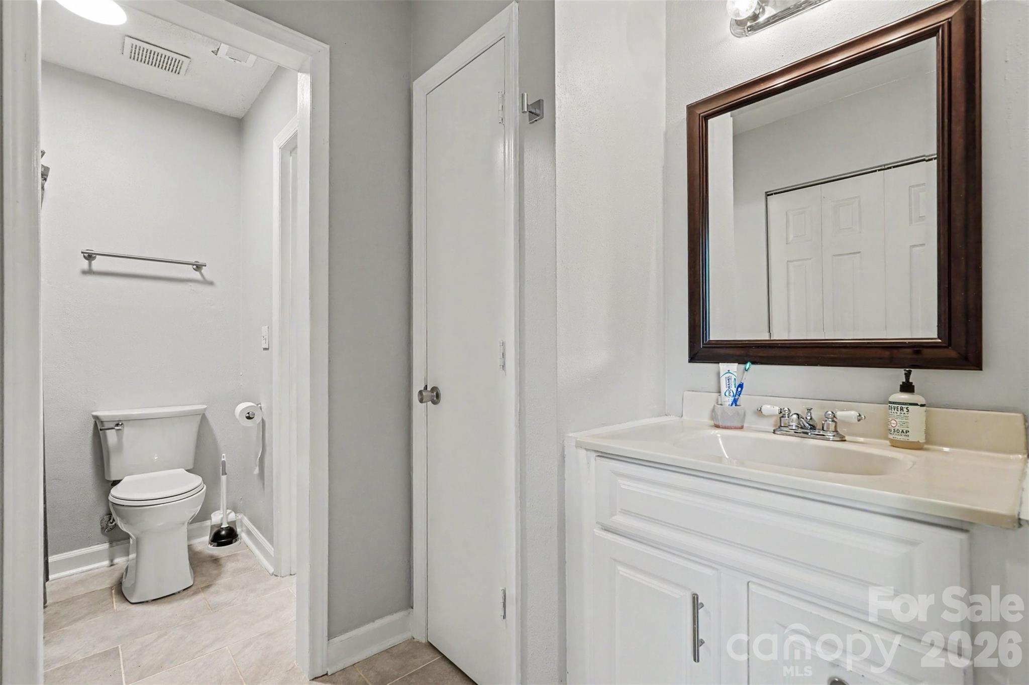 6008 Trysting Road — Charlotte
