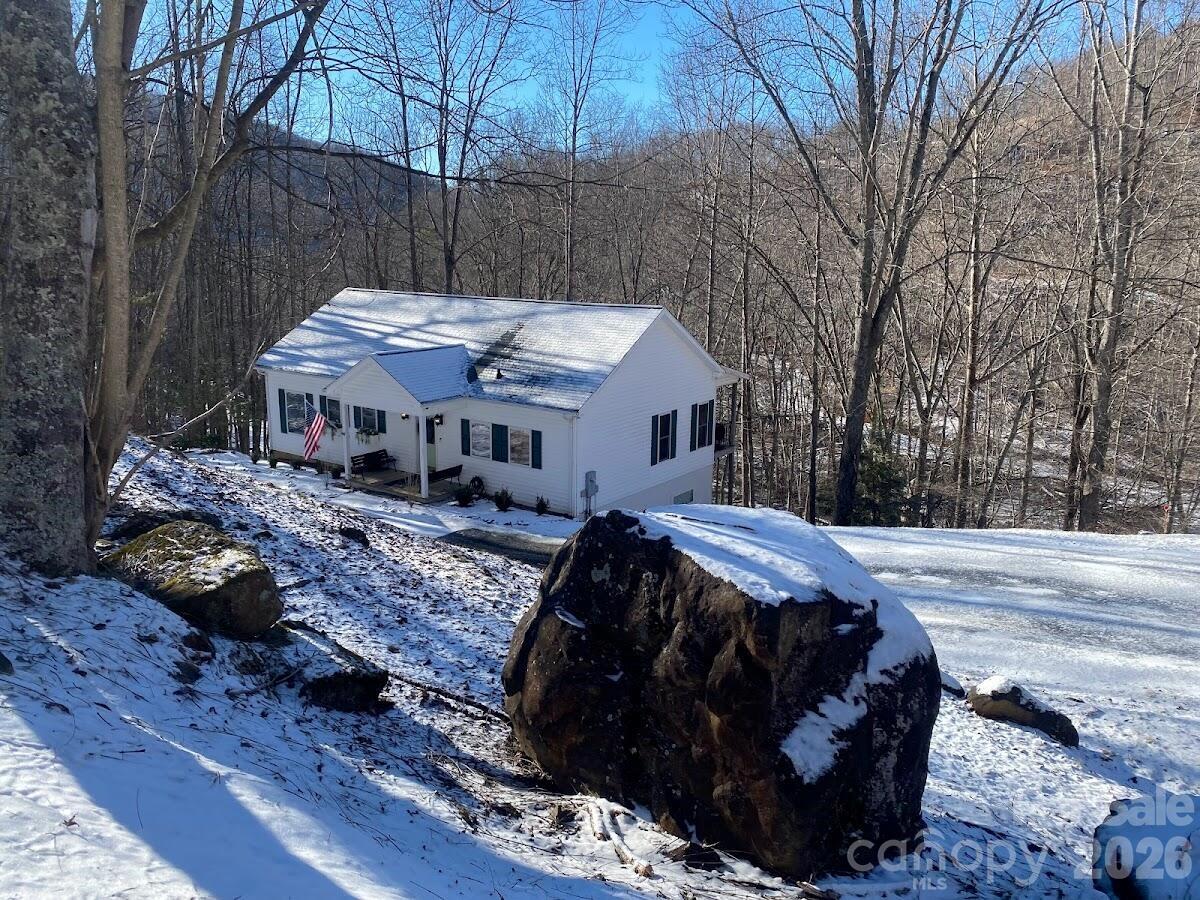 39 Rogers Creek Drive — Bakersville