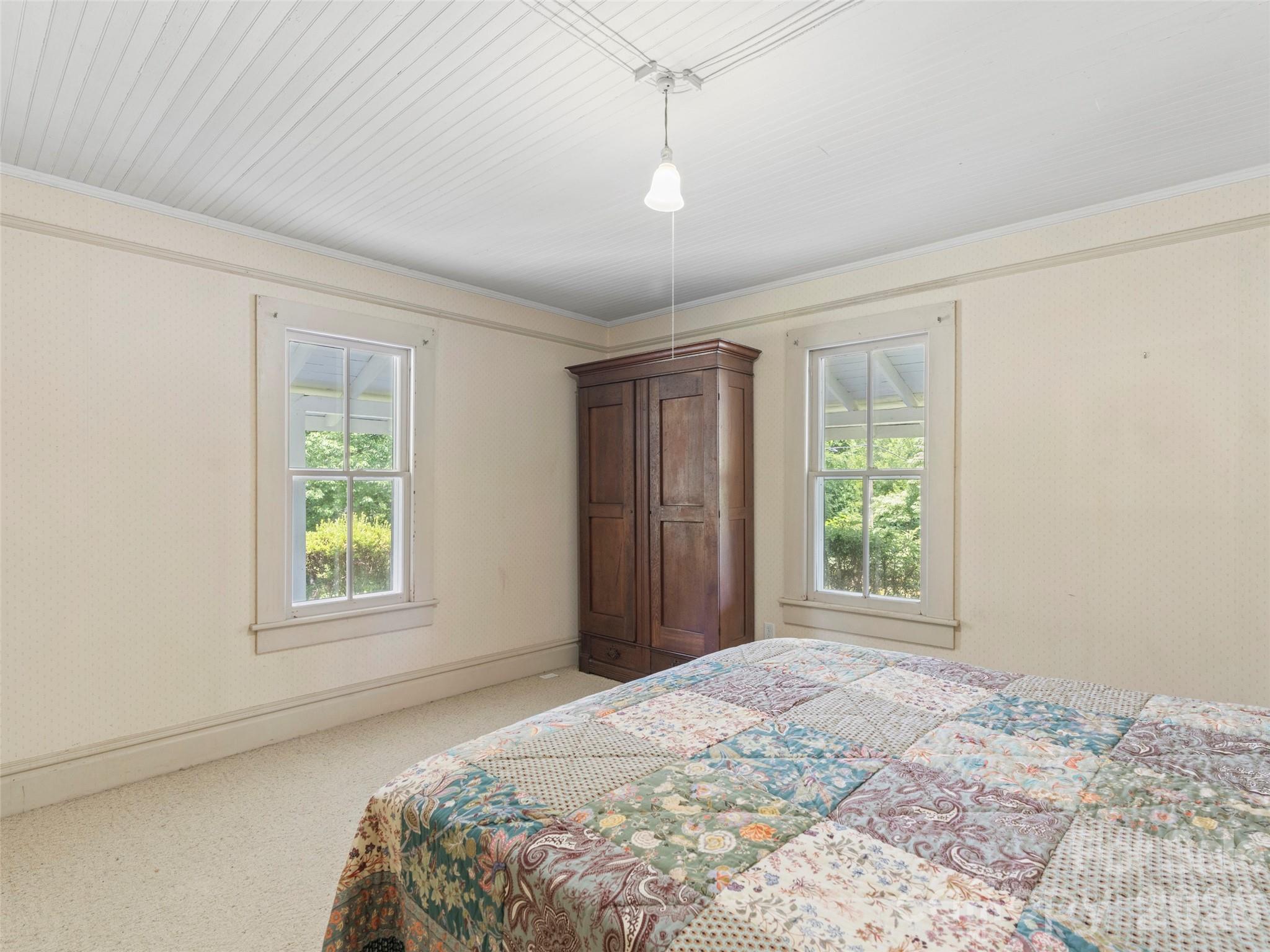 54 Louisiana Avenue — Saluda