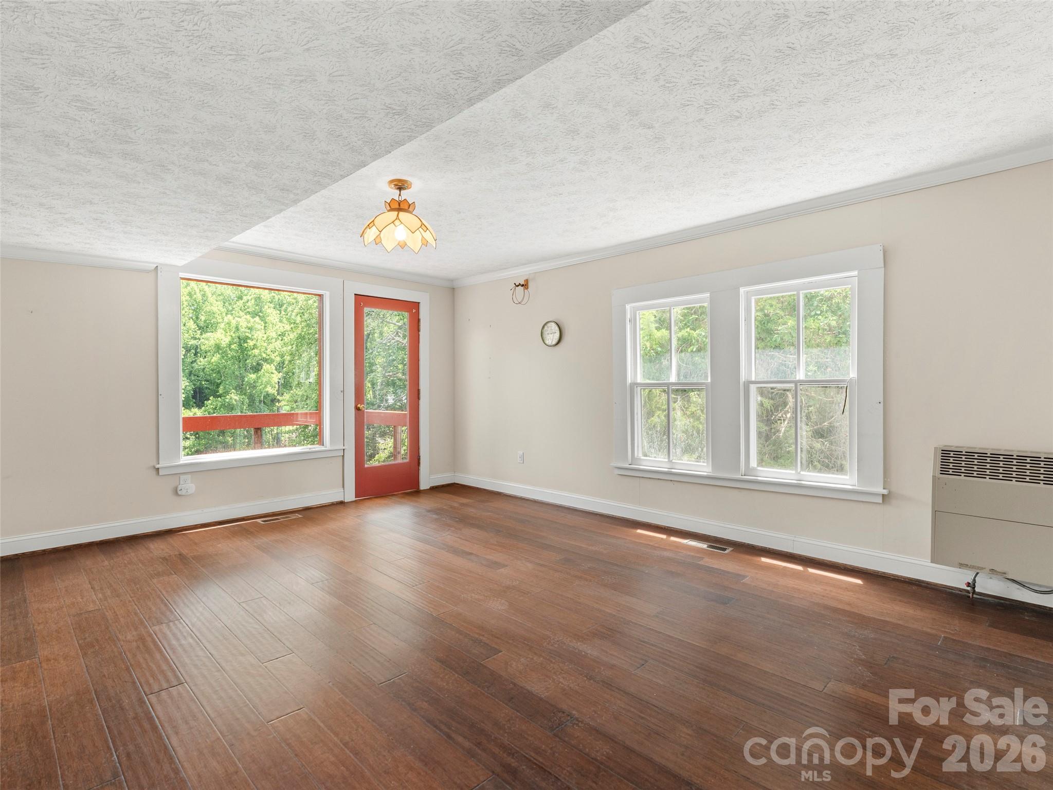 54 Louisiana Avenue — Saluda
