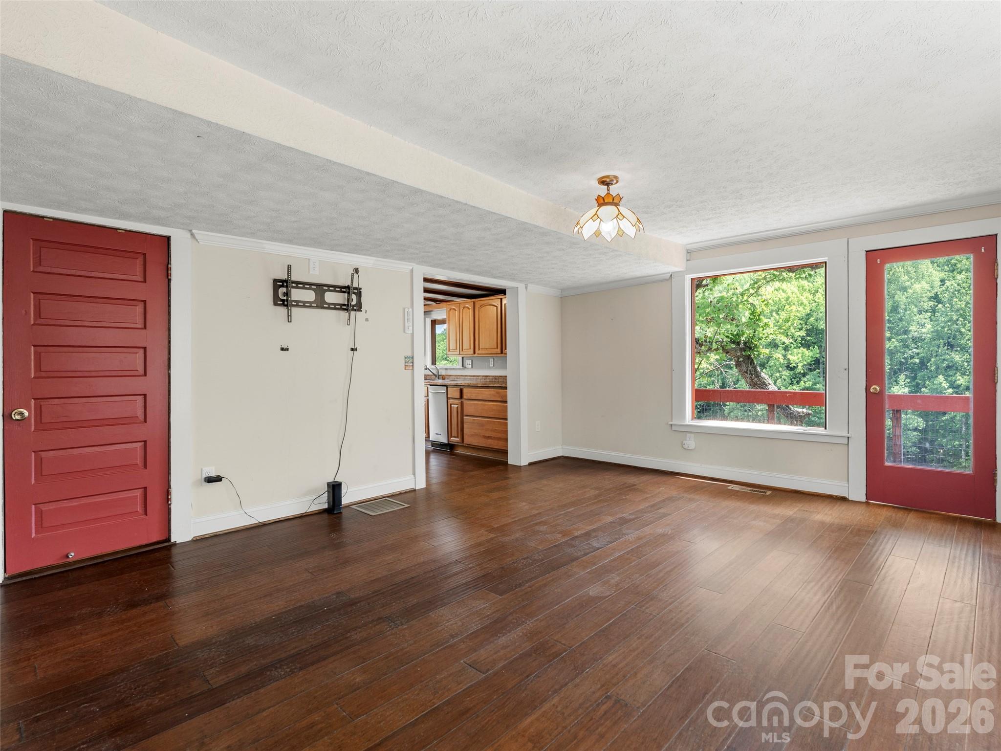 54 Louisiana Avenue — Saluda