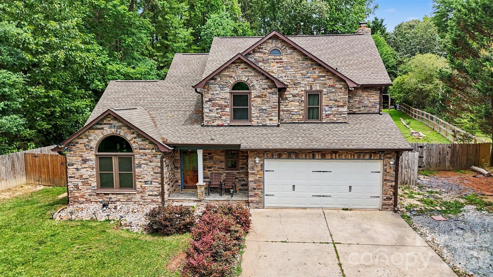 3017 Mill Stream Court — Matthews