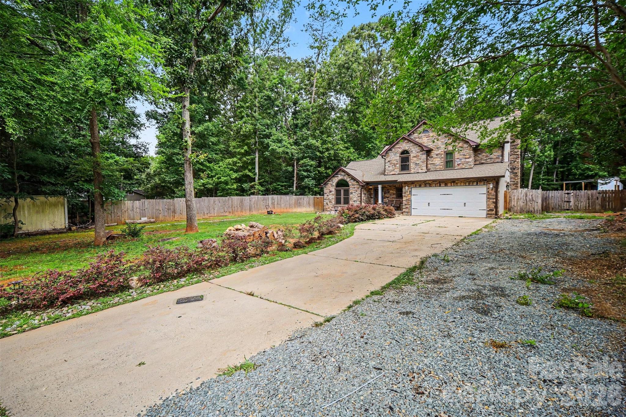 3017 Mill Stream Court — Matthews